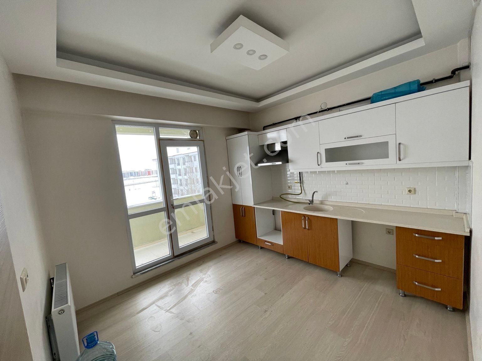 Evkars'tan Kiralık 2+1 Ara Kat Güney Cephe Üni. Mevki