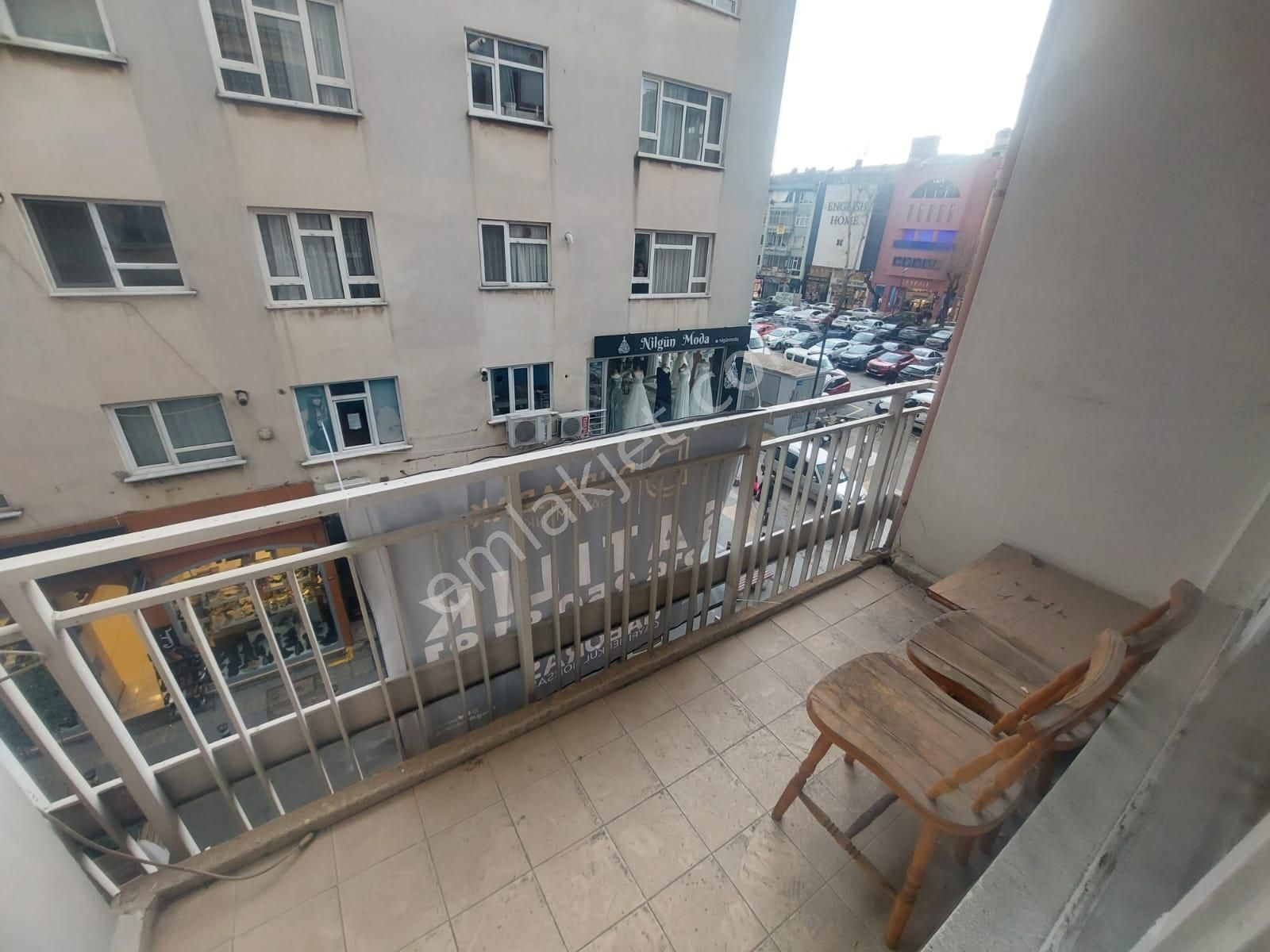 Pendik Batı Satılık Daire  PENDİK BATI MH.ÇARŞININ MERKEZİNDE 3+1 ***BOŞ***