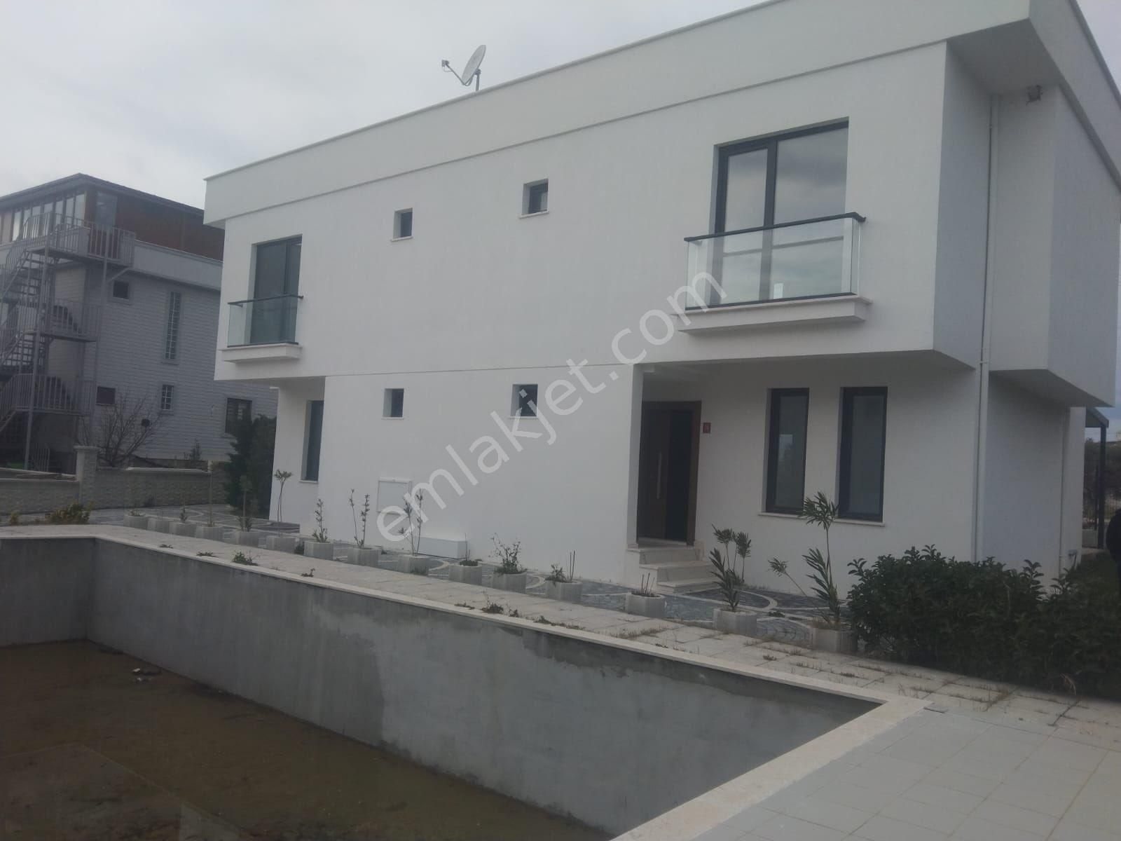 Gömeç Karaağaç Satılık Villa Balıkesir Gömeç Karaağaç'ta satılık havuzlu villa