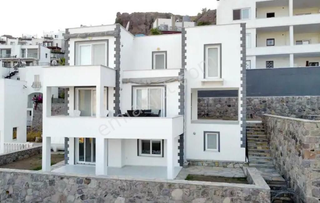 Bodrum Gündoğan Satılık Villa  BODRUM GÜNDOĞANDA 3+2 MÜSTAKİL FULL DENİZ MANZARALI TRİPLEKS VİLLA