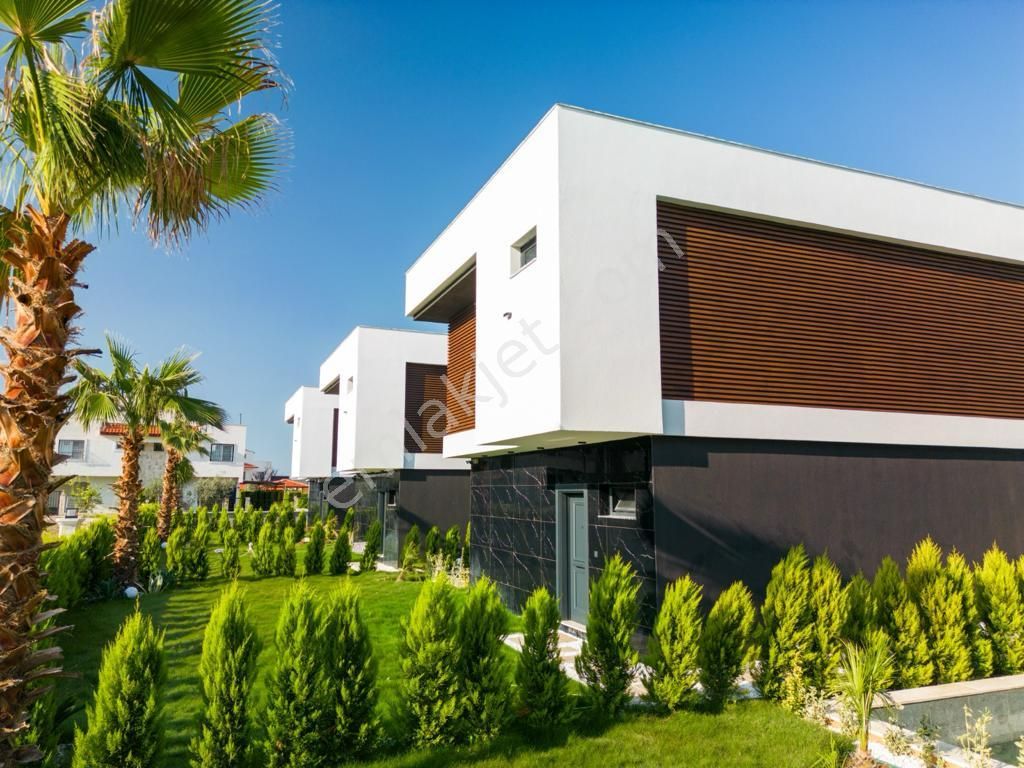 Kuşadası Güzelçamlı Satılık Villa  KUŞADASI GÜZELÇAMLININ EN GÜZEL KONUMUNDA ÖZEL HAVUZLU SATILIK VİLLA