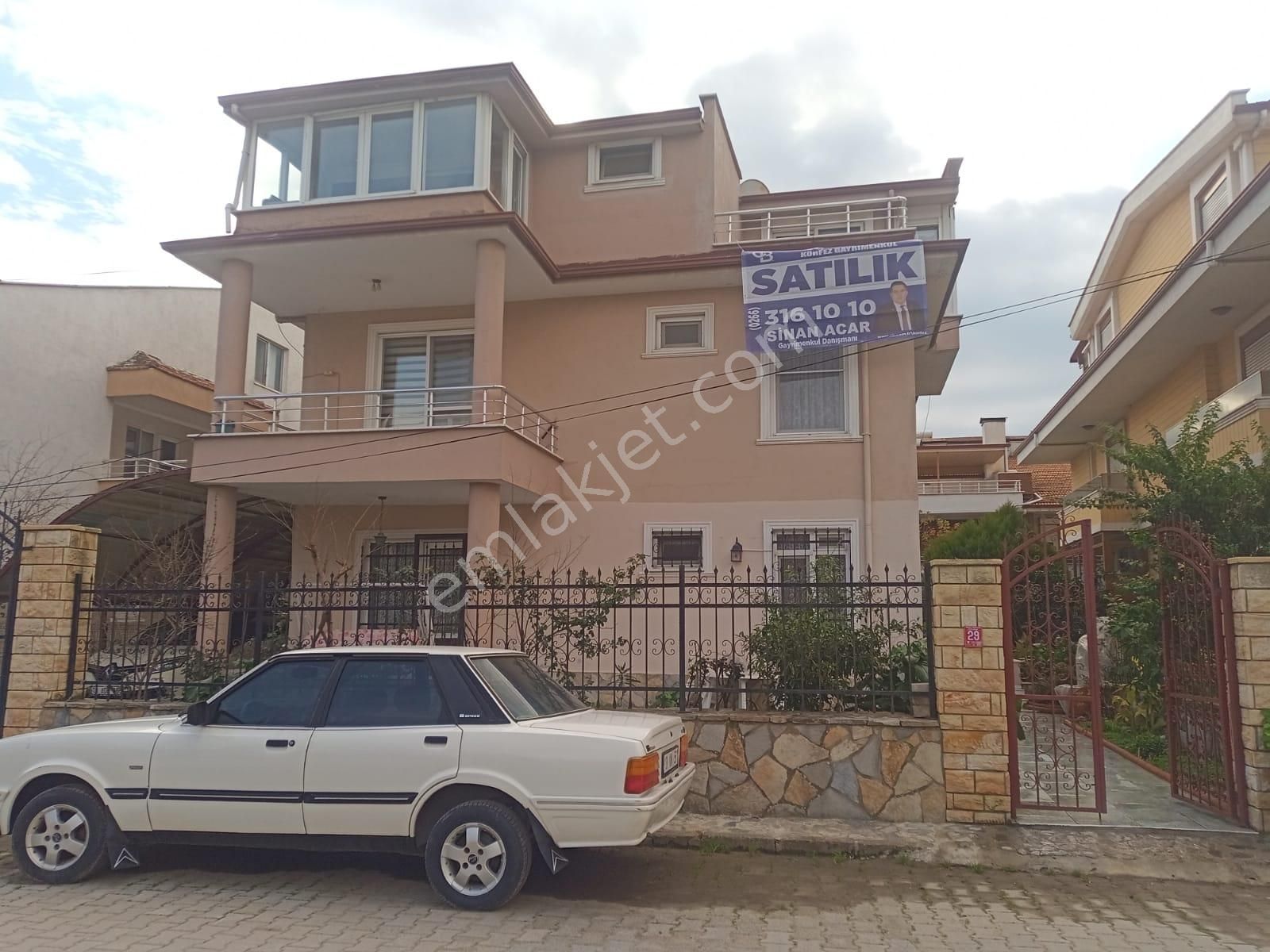 Edremit İkizçay Satılık Villa  EDREMİT İKİZÇAY MAH. DENİZE 50 METRE MESAFEDE SATILIK 8+3 VİLLA