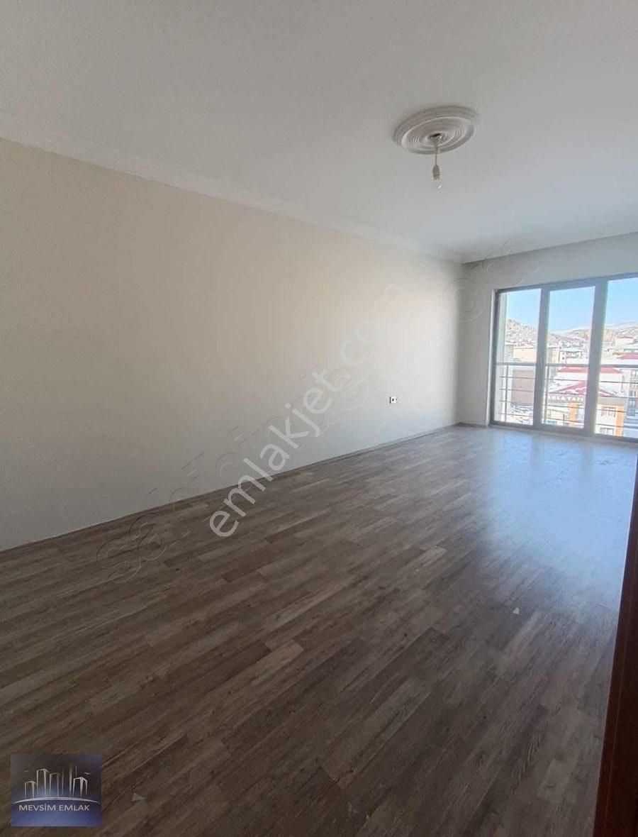 İpekyolu Vali Mithat Bey Satılık Daire VAN İSKELE CADDESİ VATSO YANI SATILIK 2+1 DAİRE