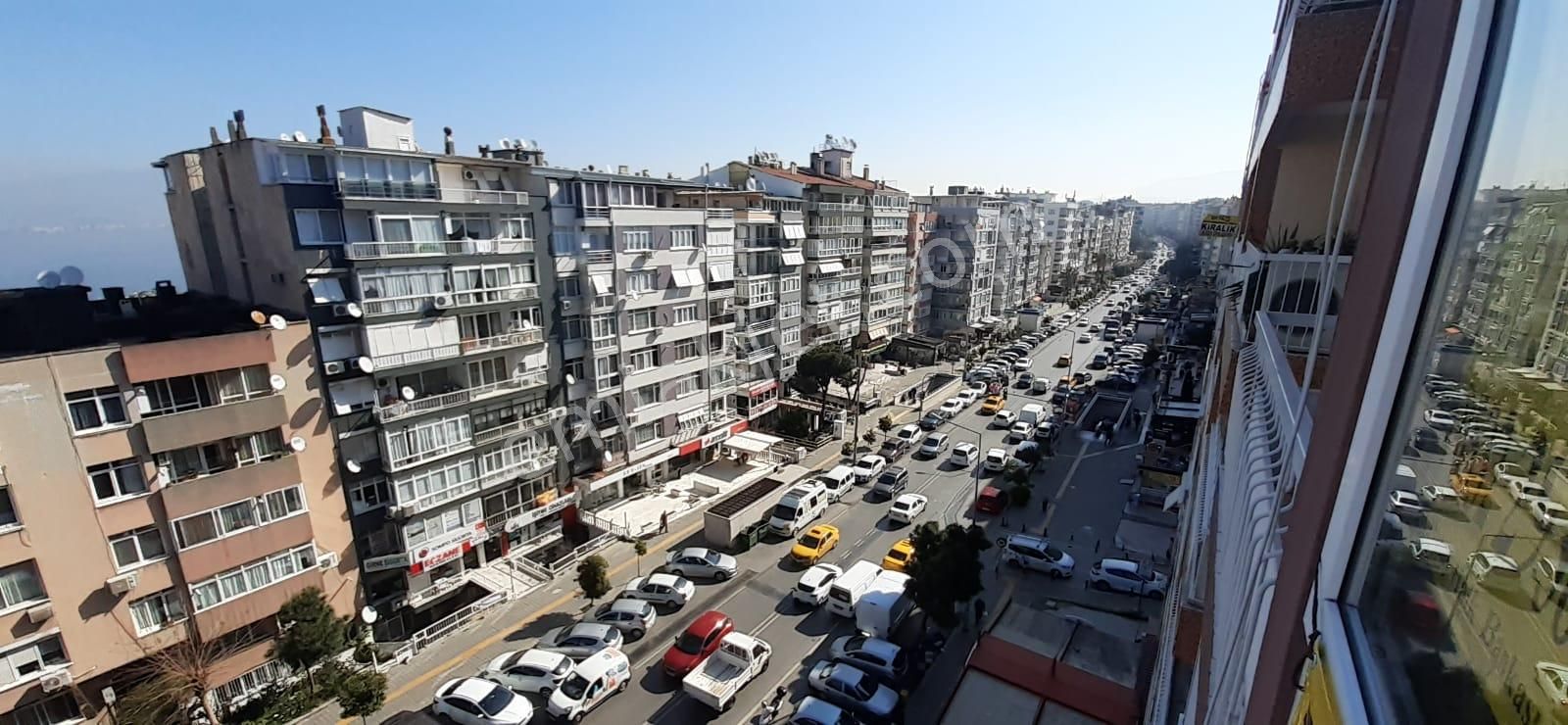 Karabağlar Basın Sitesi Satılık Daire  Hakimevlerinde 3+1 asansörlü cadde üzeri bakımlı