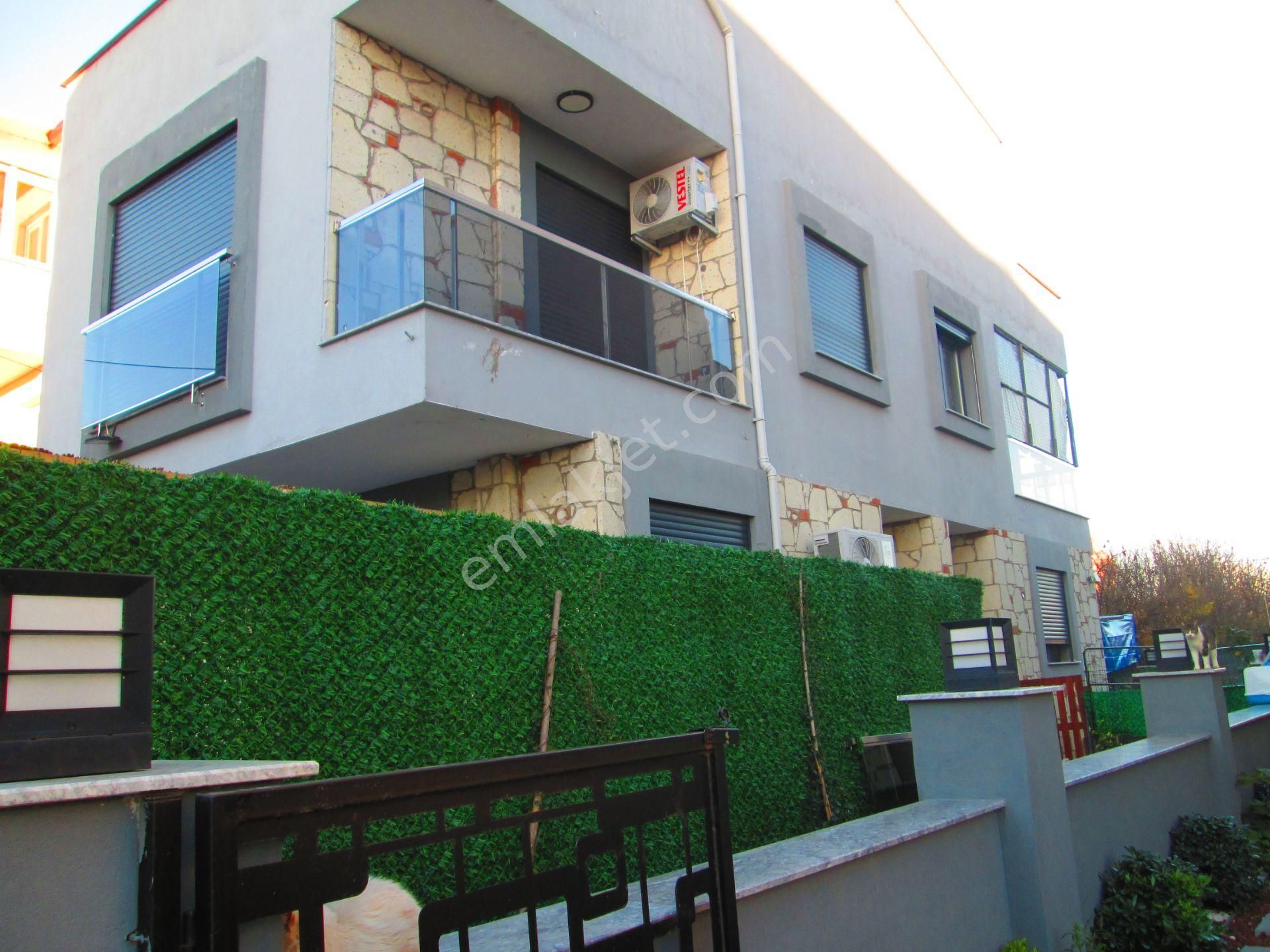 Urla Çamlıçay Satılık Villa  İSBEY'den Sıfır Triplex 3 +1 Doğalgazlı Bahçeli teraslı Villa