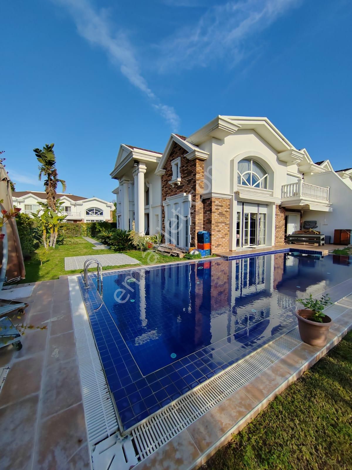 Aksu Kemerağzı Satılık Villa  Alpha Emlak'tan Antalya'nın En Prestijli Sitesi Olan Flora Garden'da  Satılık 5+2 Ultra Lüks Villa