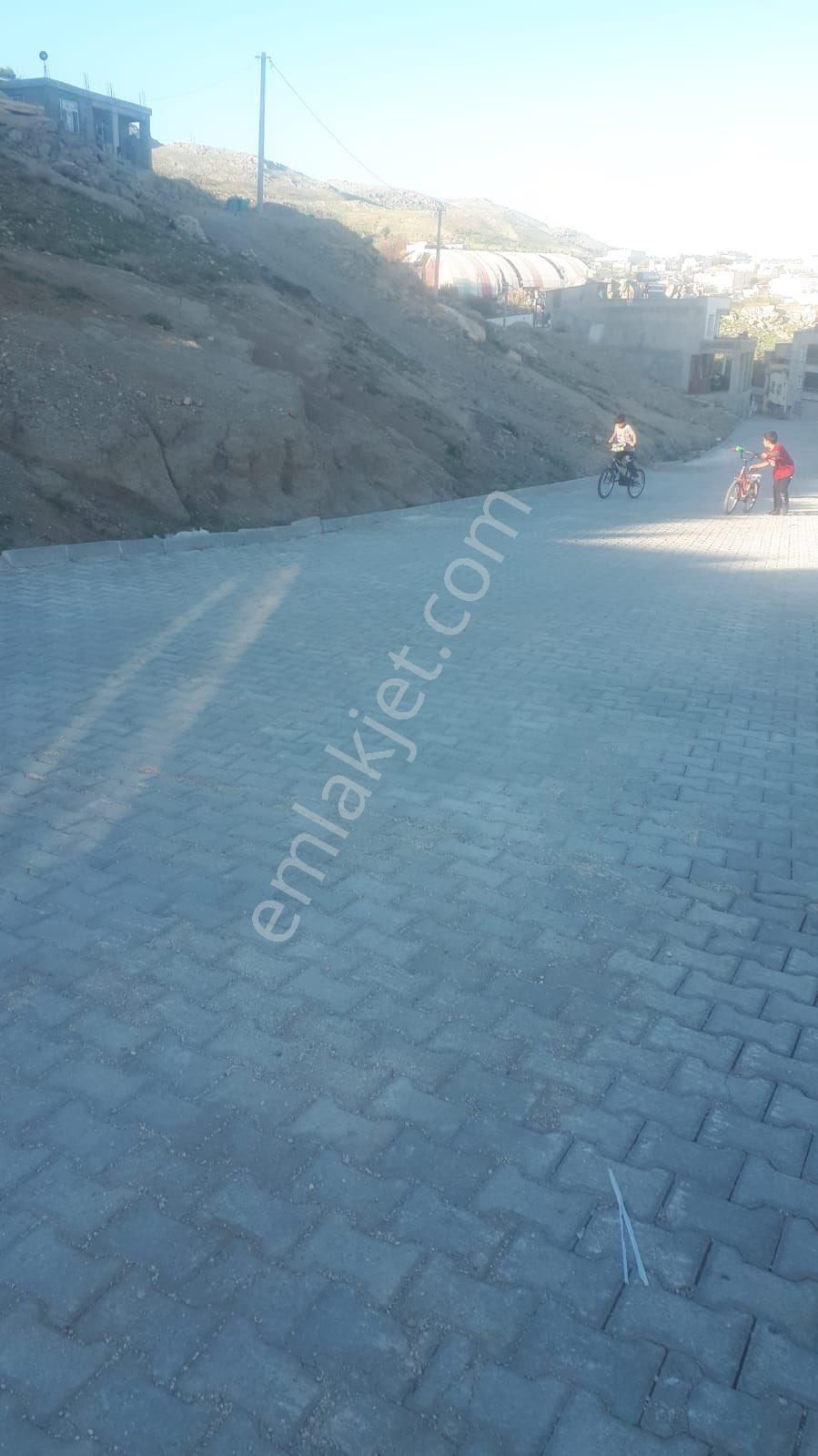 Satılık Yolu Yapılmış Kellepir Arsa 2 Adet