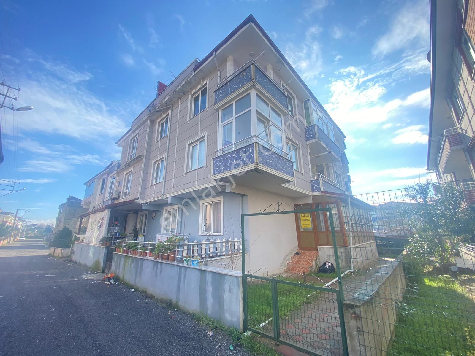 Karasu Yalı Satılık Daire KARASU 32 EVLERDE ÖN CEPHE GENİŞ METRELİ KOMBİ PETEKLİ 2+1 SATILIK DAİRE