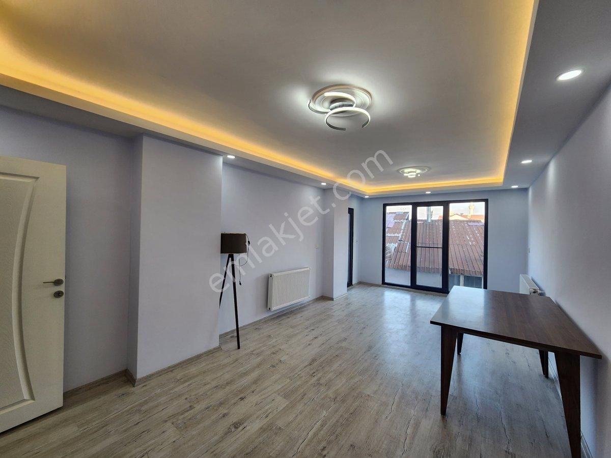 Kaynaşlı Çele Satılık Daire REMAX AY MURAT & DÜZCE KAYNAŞLI'DA EBEVEYN BANYOLU FIRSAT 2+1