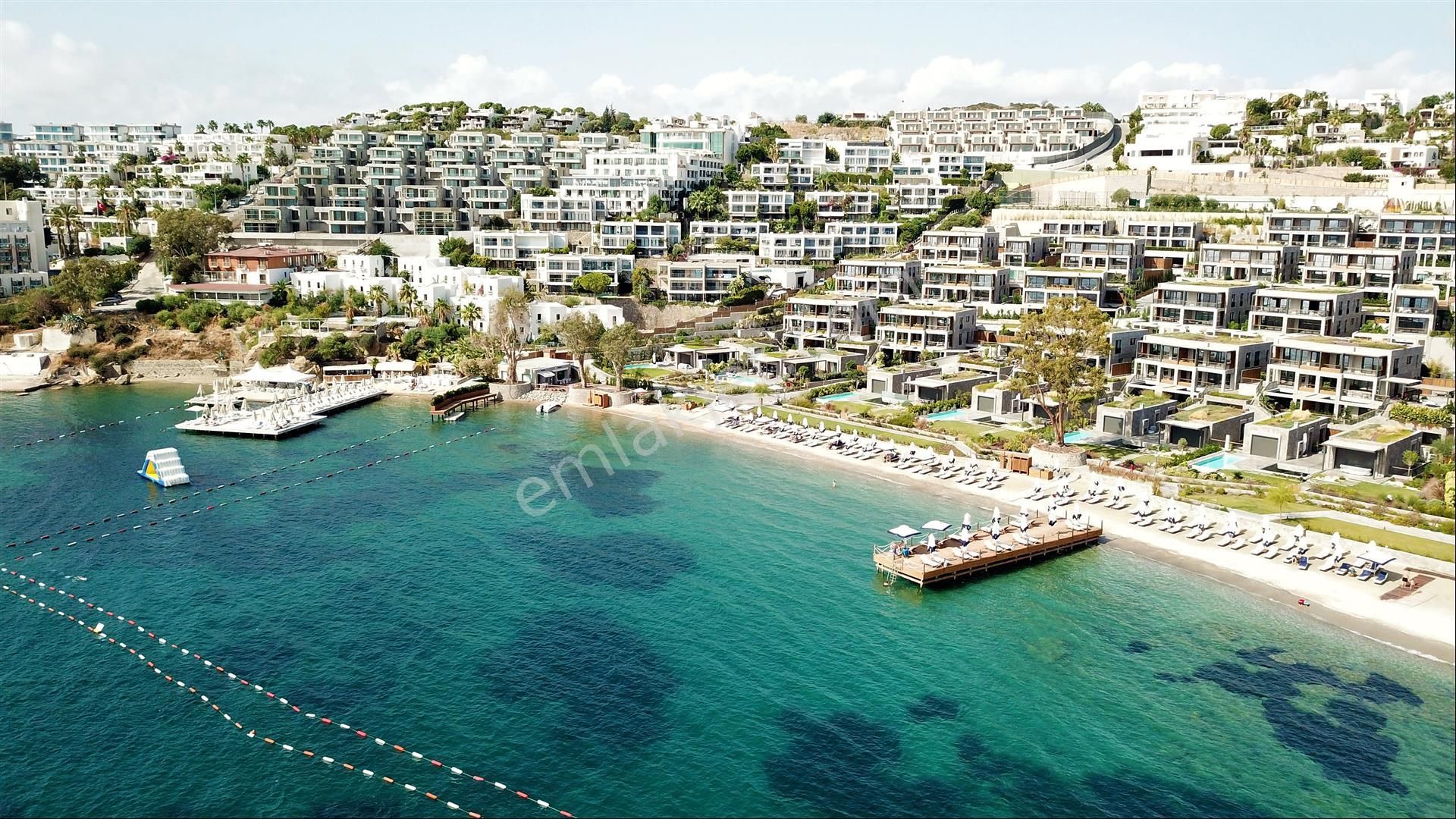 Bodrum Gümbet Satılık Daire Bodrum Bitez Asarlık'da Özel Plajlı Sitede Deniz Manzaralı Satılık Daire