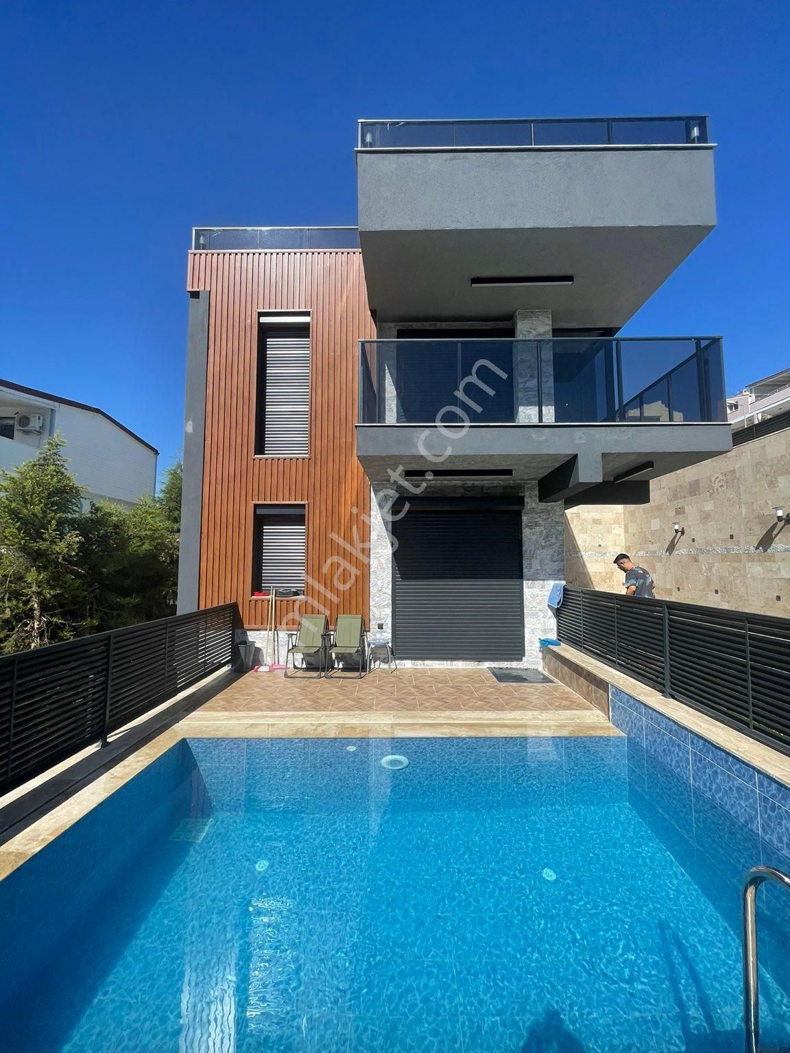 Kuşadası Kadınlar Denizinde Full Manzara Ve Havuzlu Satılık Villa - Görsel 3