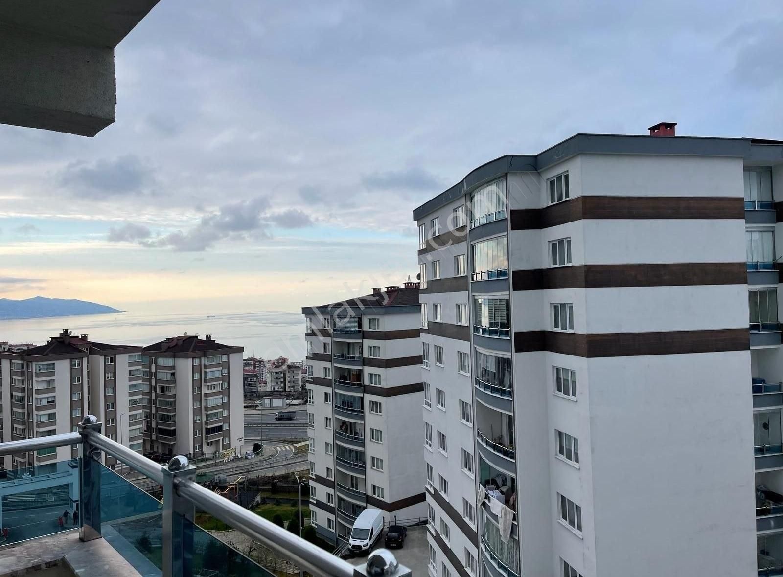 Ortahisar Aydınlıkevler Satılık Daire Aydınlıkpark Sitesi'nde Deniz manzaralı 3+1 Daire