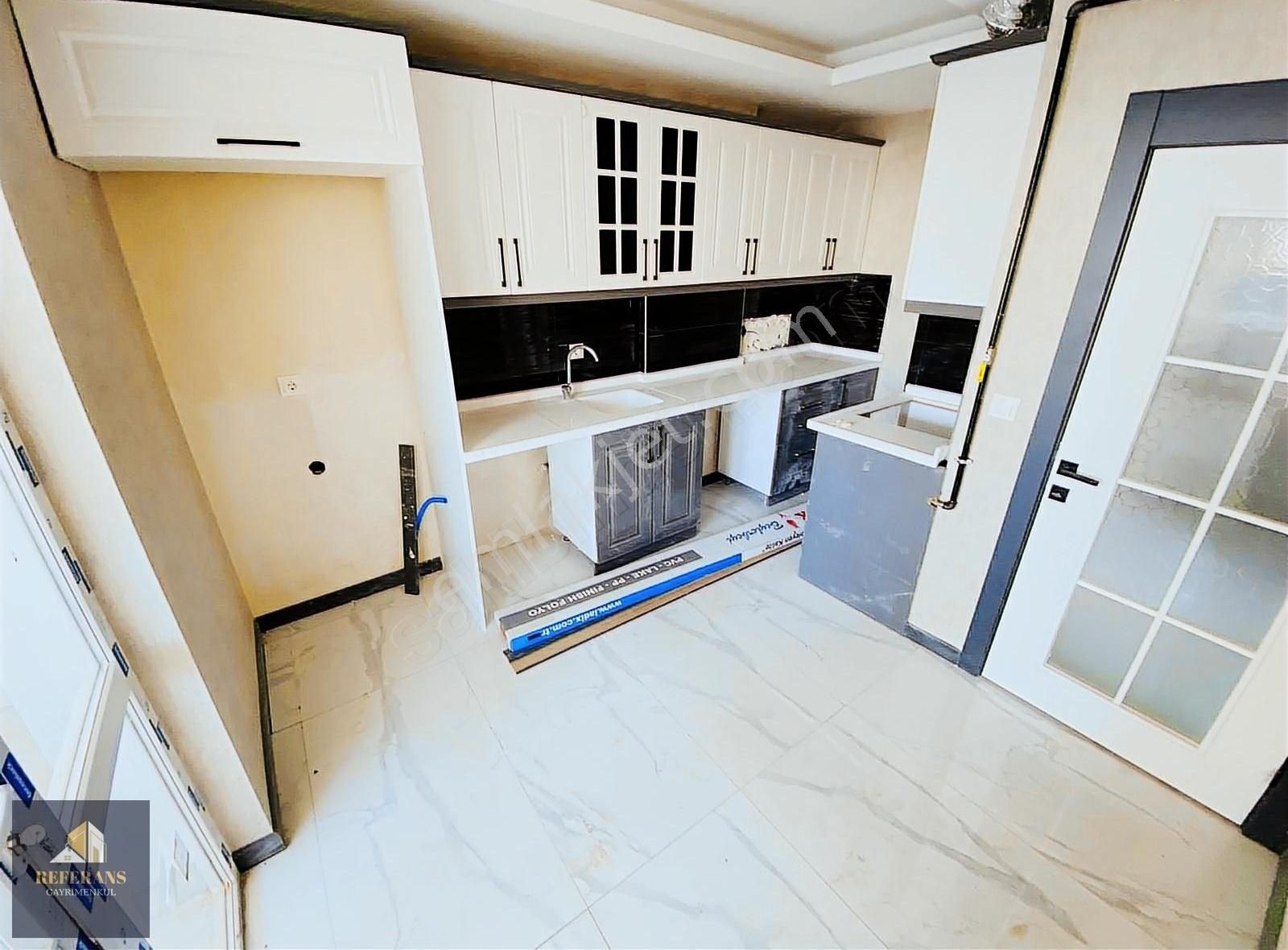 **bulvar üzeri̇ ön cephe i̇skanli geni̇şm2 ultra lüks 3+1 y.gi̇ri̇ş**