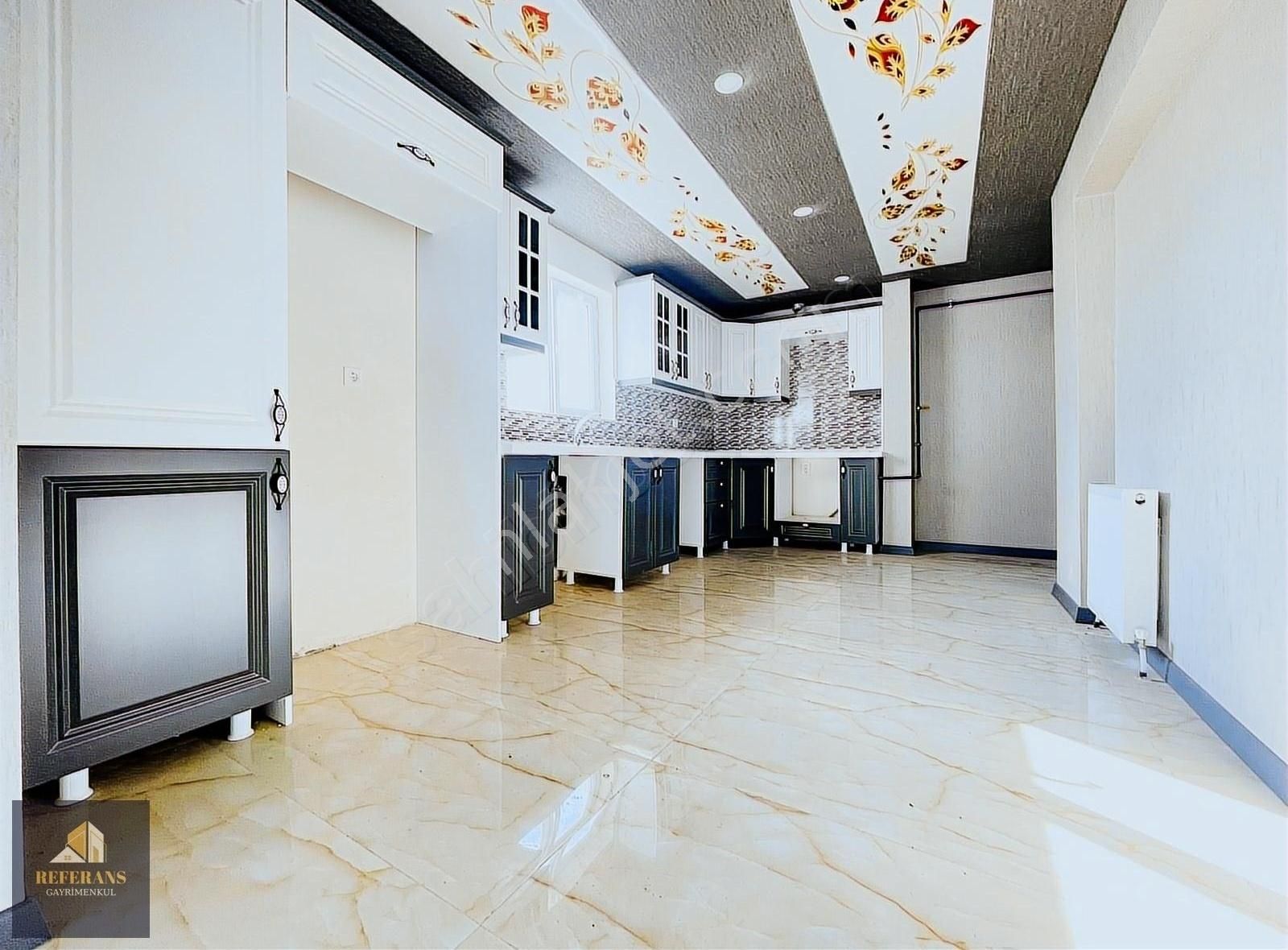 Merkezi̇ konumda arakat e.banyo g.odasi cam balkon dahi̇l full 4+1