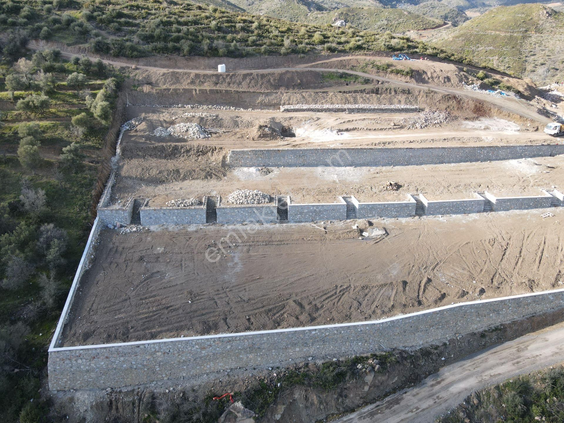Çatalca'da Satılık 251 M2 Tapulu Taş Duvar Çevrili Doğa Harikası Bahçeler - Görsel 17