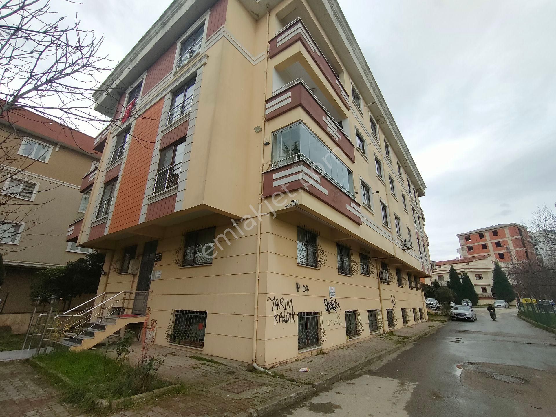 Tuzla İstasyon Satılık Daire  Tuzla İstasyon Mah. 2+1 Ebeveyn Banyolu Satılık Daire