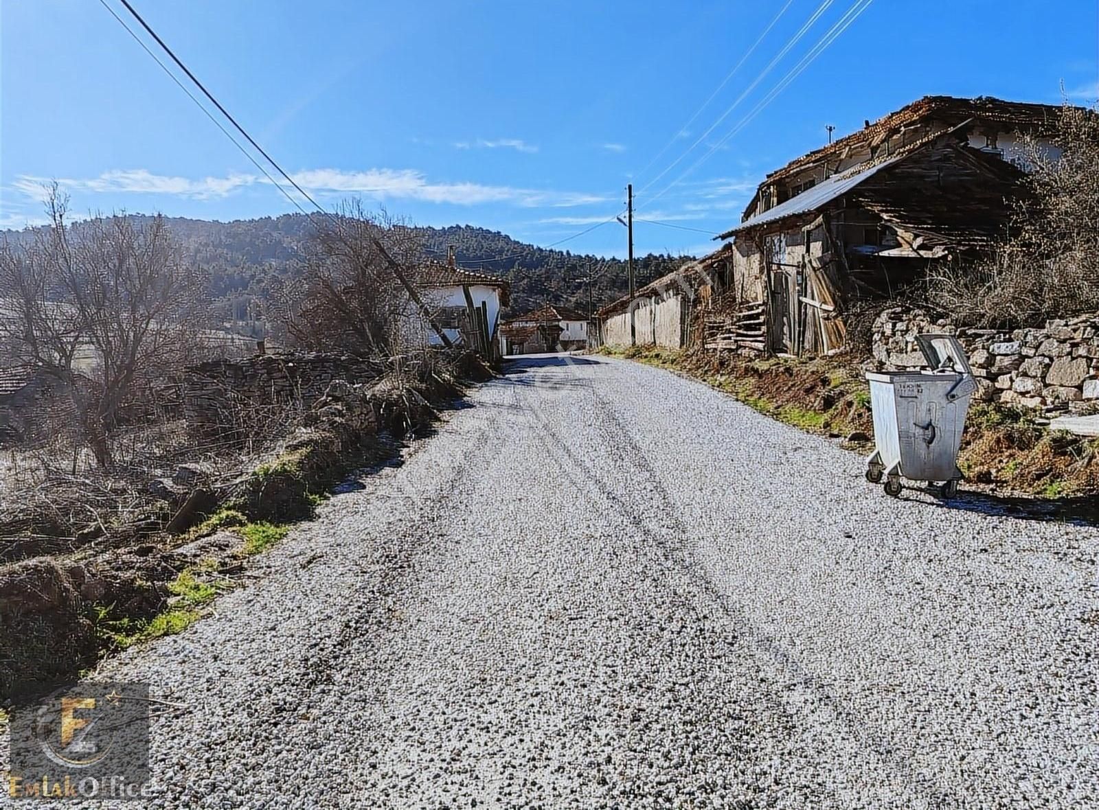 Kütahya Merkez Söğütyaylası Köyü Satılık Villa İmarlı Kütahya Merkez SÖĞÜTYAYLASI Köyünde 610 m2 - 2 KAT İMARLI ARSA