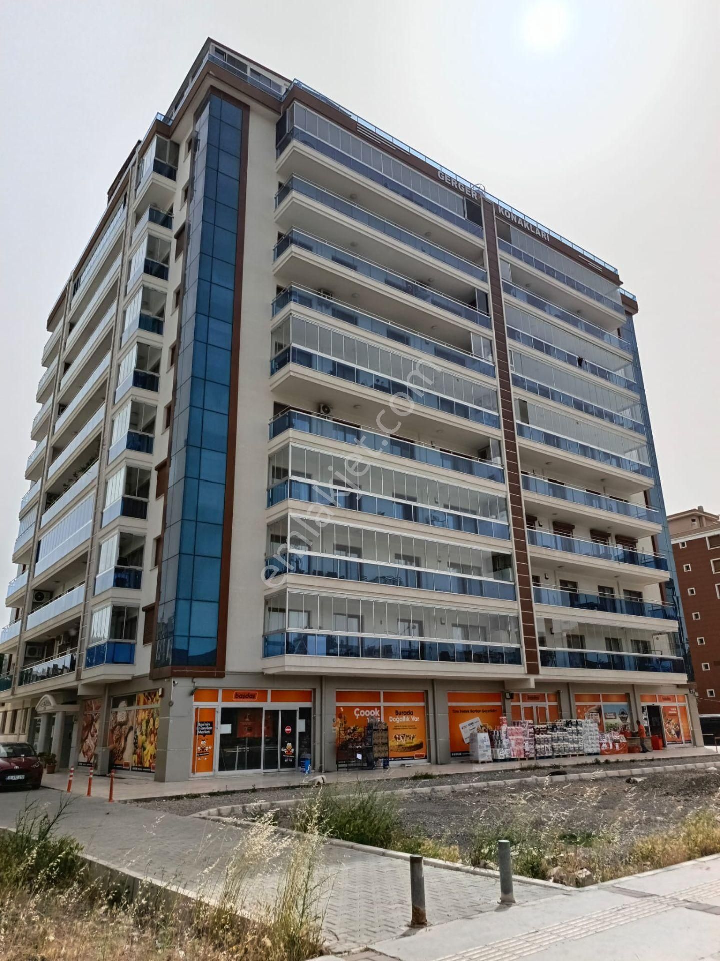 Yenigirne De 3+1- 160m2 Daire Satılık - Kiralık Daire Ler - Bina Lar - Arsa Lar