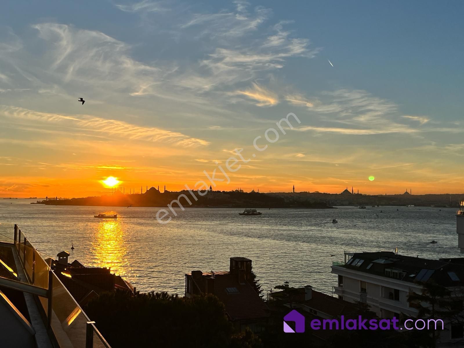 Üsküdar Salacak Satılık Daire  TARİHİ YARIMADA BOĞAZ MANZARALI DENİZE İKİNCİ SIRA TERASLI DAİRE