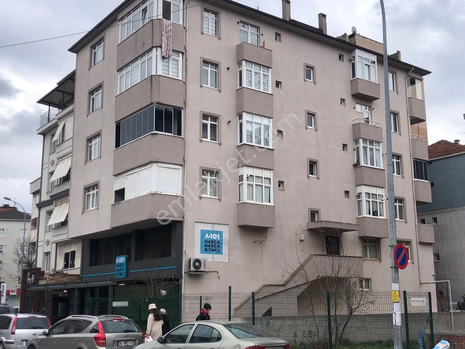 Pendik Kaynarca Satılık Daire Pendik Kaynarca mahallesi Aydınlıyolu caddesi üzerinde 3+1 satılık daire