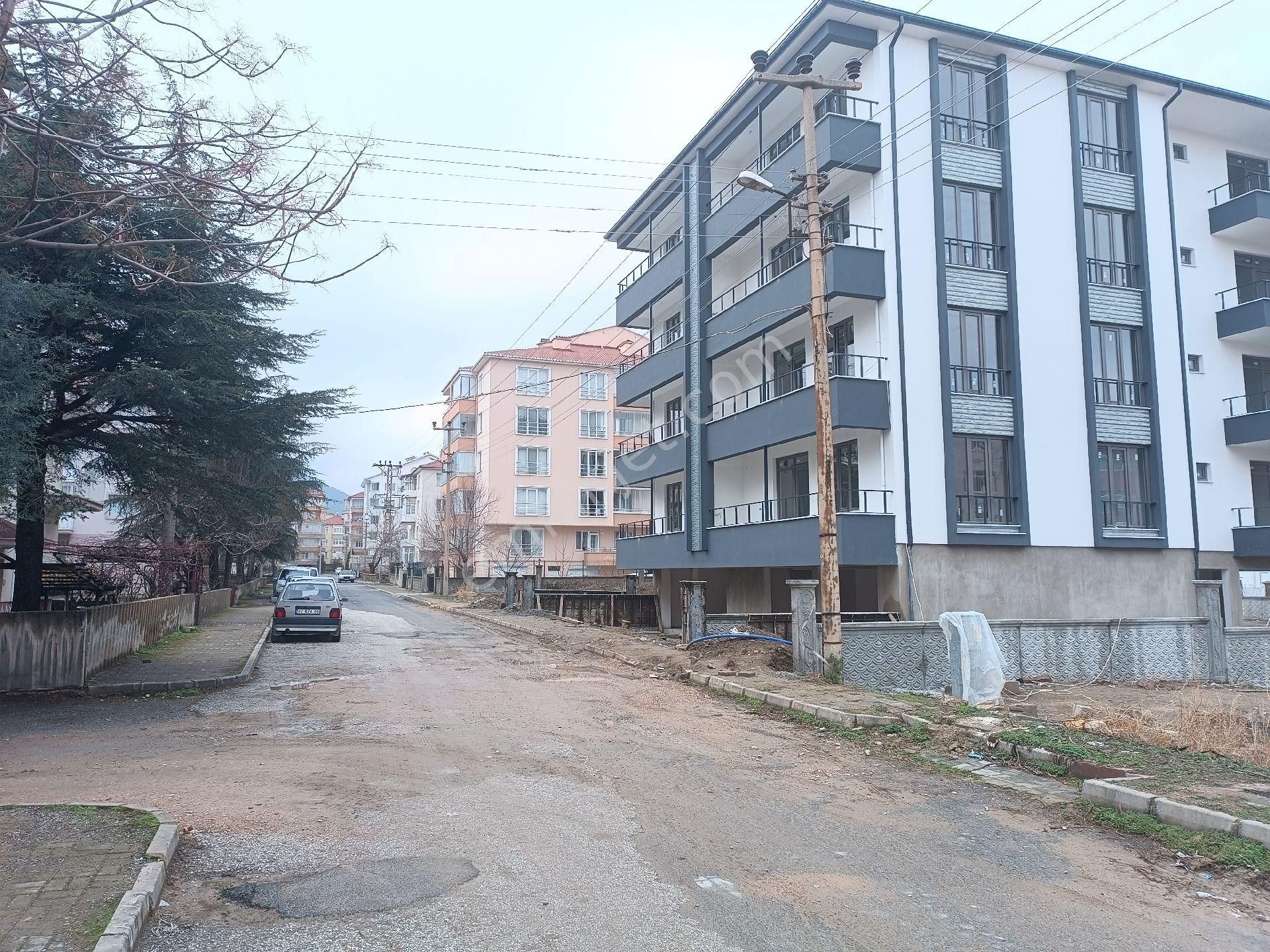 Akşehir Yeni Satılık Daire BİRİM GAYRİMENKUL SATIYOR YENİ MAHALLE DE ANAHTAR TESLİM GENİŞ METRE