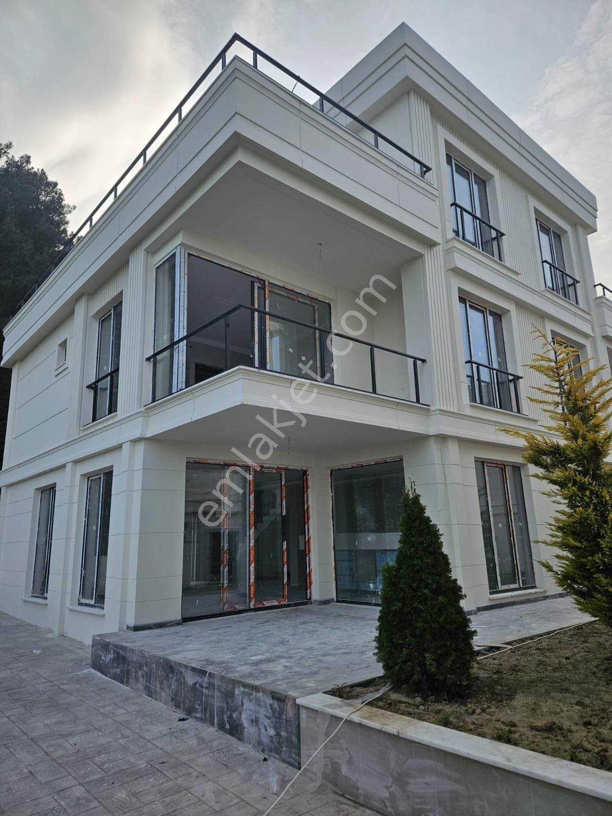 Yakakent Liman Satılık Villa Luna Emlak'tan Yakakent Te Denize Sıfır Ultra Lux Satılık Triplex Villa