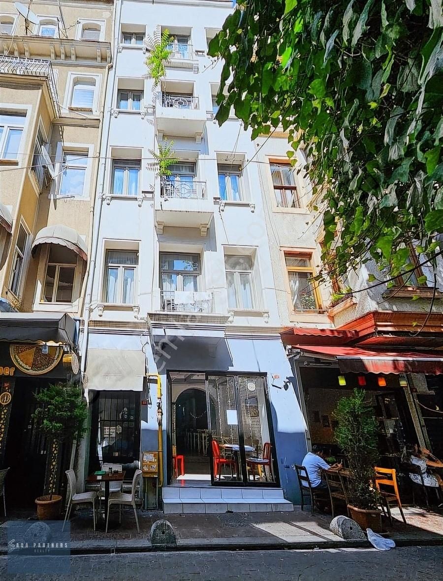 Beyoğlu Katip Mustafa Çelebi Satılık Bina BEYOĞLU'NDA ÇOK İŞLEK NOKTADA OTEL VE DÜKKAN ALANLI BİNA