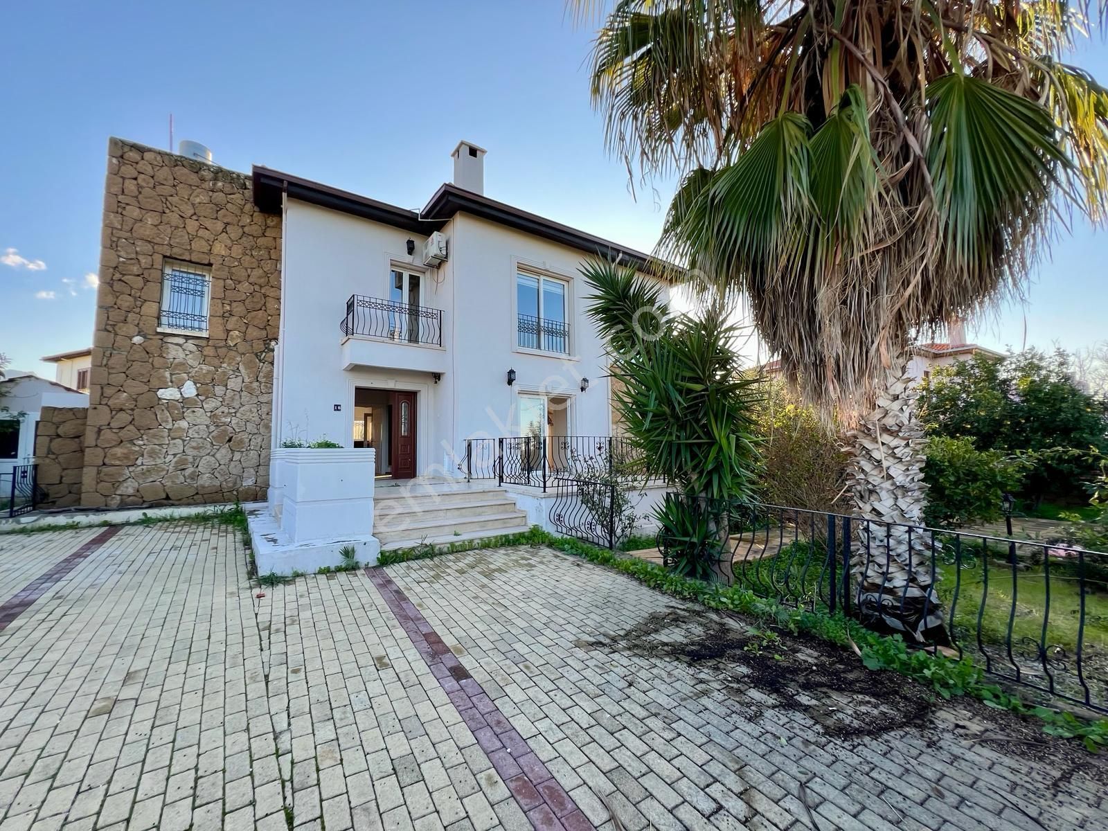 Girne Çatalköy Köyü Satılık Villa  Satılık 3+1 özel villa, Çatalköy, Girne, KKTC. Türk koçanlı