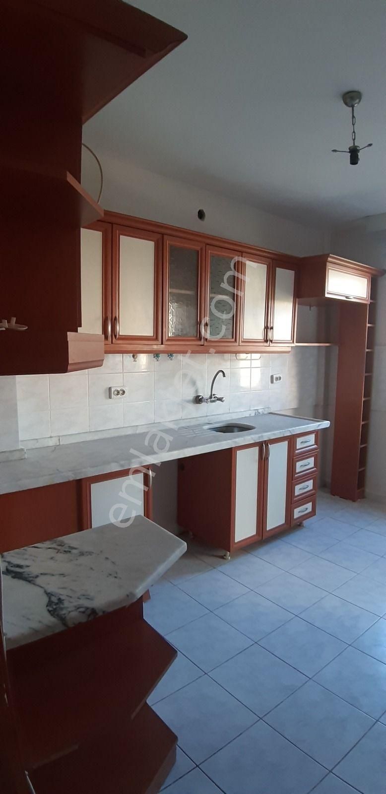 Gelibolu Yazıcızade Satılık Daire  GELİBOLU YAZICIZADE MAHALLESİNDE 3+1 SATILIK DAİRE