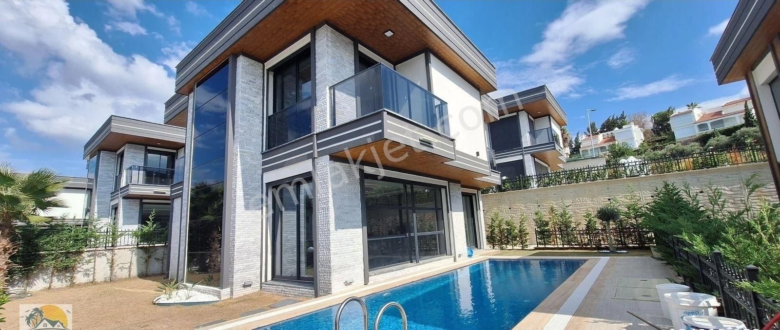 Kuşadası Soğucak Satılık Villa FULL PANAROMİK MANZARALI 4+1 HAVUZLU - AKILLI EV - YERDEN ISITMALI - VİP -VİLLA