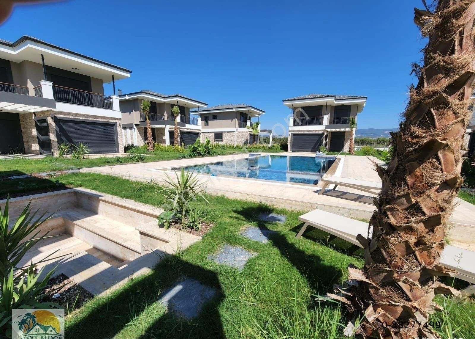 Kuşadası Davutlar Satılık Villa Kuşadası'nda Satılık Denize 900 Mt Müstakil-Otoparklı 3+1 Villa