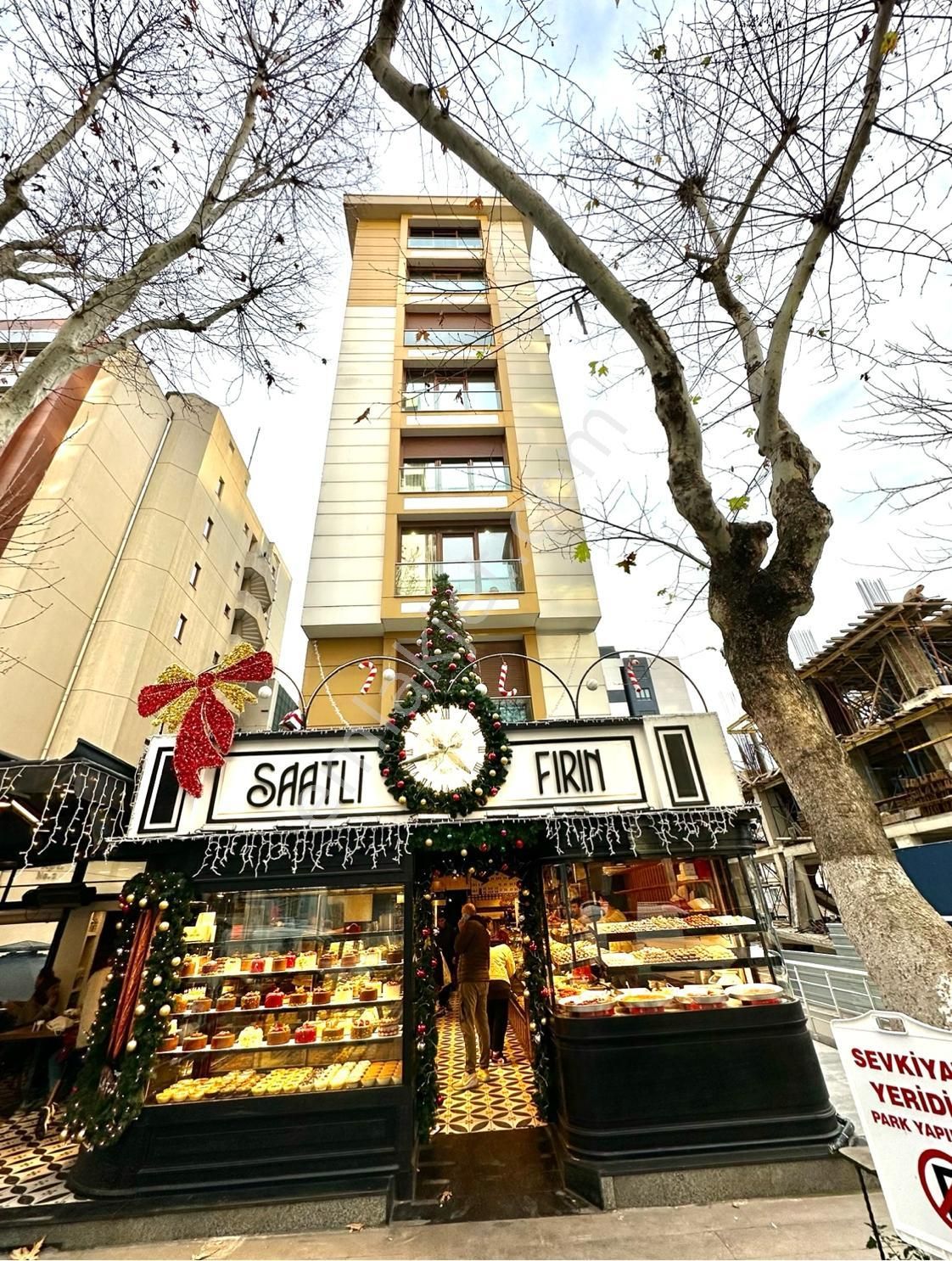 Kadıköy Suadiye Satılık Daire Met'den Suadiye Eminali Paşa Caddesi Üzerinde 2+1 Genç Bina Ebeveynli