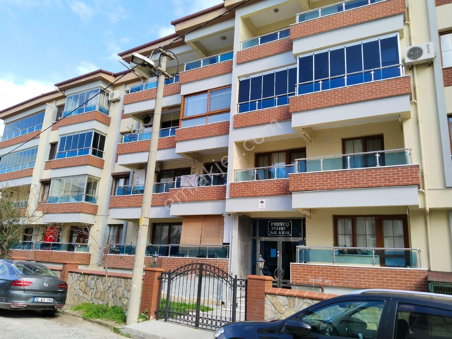 Bergama Maltepe Satılık Daire BERGAMA MALTEPE MAH ŞEHİR MERKEZİNDE DOĞALGAZLI KAPALI MUTFAK ARA KAT 3+1 GENİŞ DAİRE SATILIK