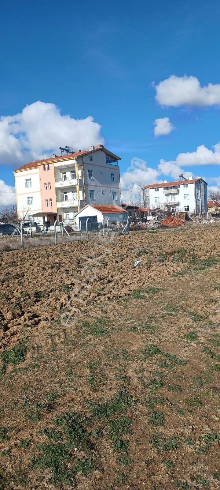 Aksaray Merkez Topakkaya Bld. (Fatih) Satılık Konut İmarlı Güney Gayrimenkulden Topakkaya Fatihde Anayola Yakın Mesafede 499 Metrekare Satılık Hobi Bahçesi