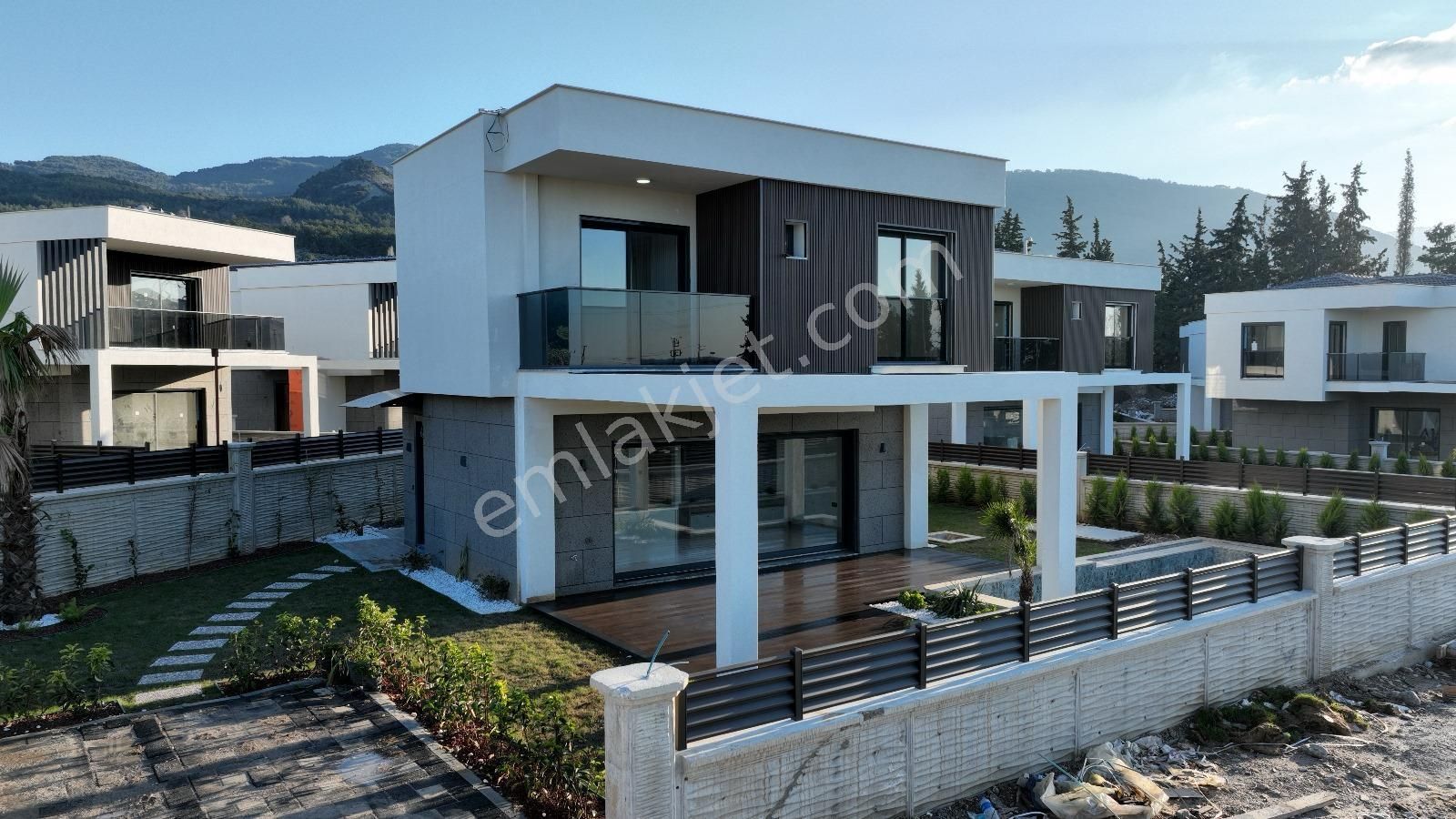 Kuşadası Davutlar Satılık Villa Kuşadası Davutlar Denize Yakın Mutheşem Villalarımız Denize Yürüme Mesafesinde 4+1 Villa