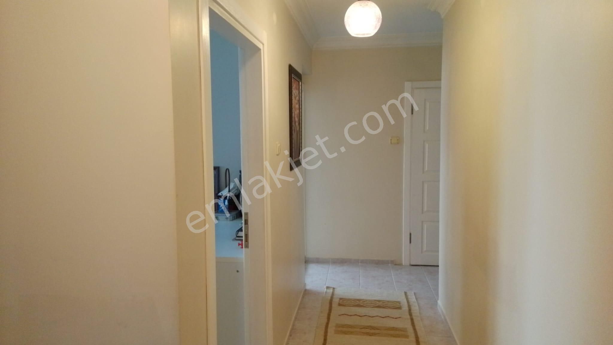 Gemlik Cumhuriyet Mah.de 3+1 Satılık Daire, Bakımlı, Masrafsız, Caddeye, Okula Ve Marketlere Yakın - Görsel 4