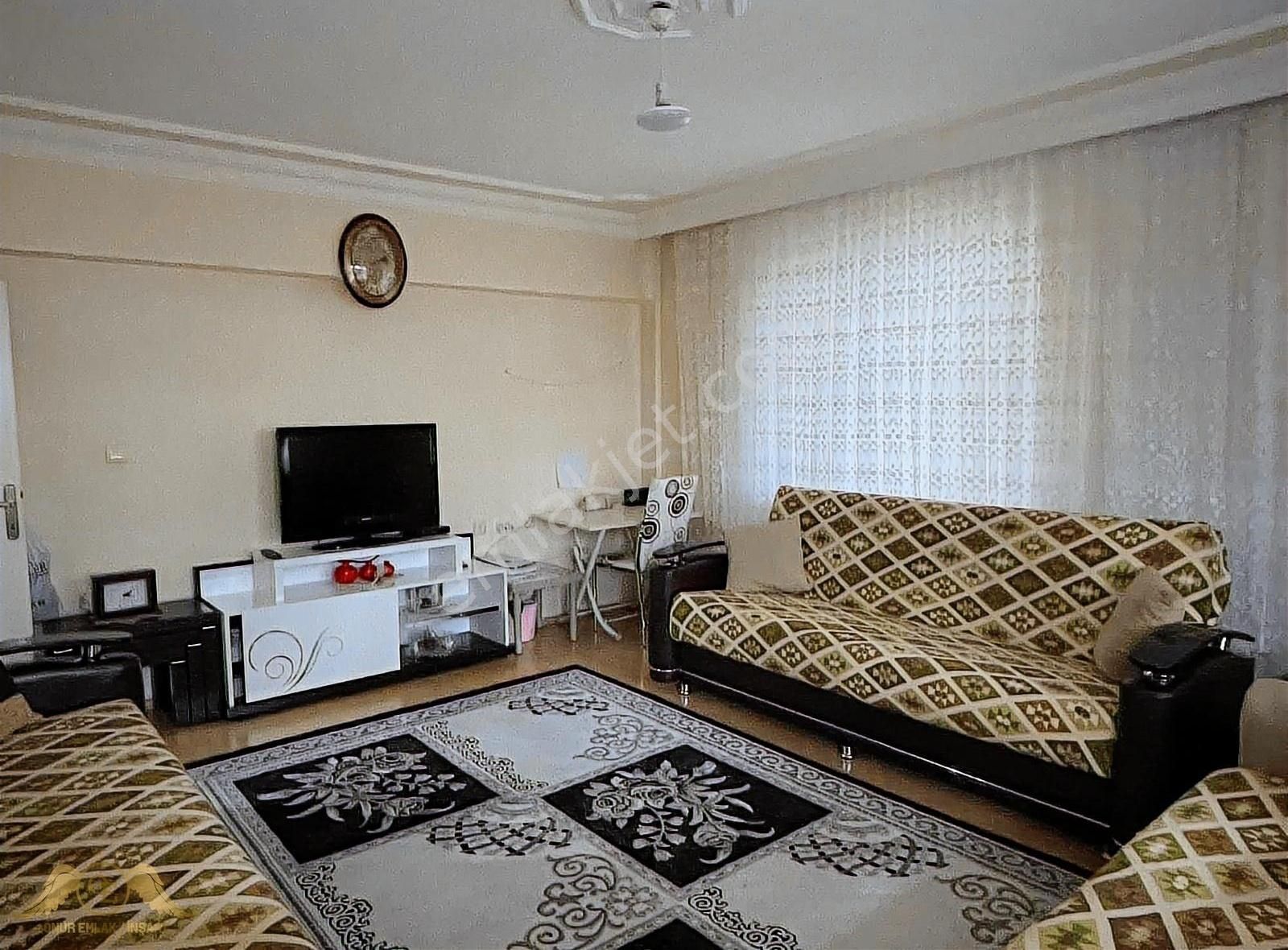 Amasya Merkez Hacılar Meydanı Satılık Daire Amasya merkez Hacılar meydanında SATILIK 3+1 150m2 DAİRE