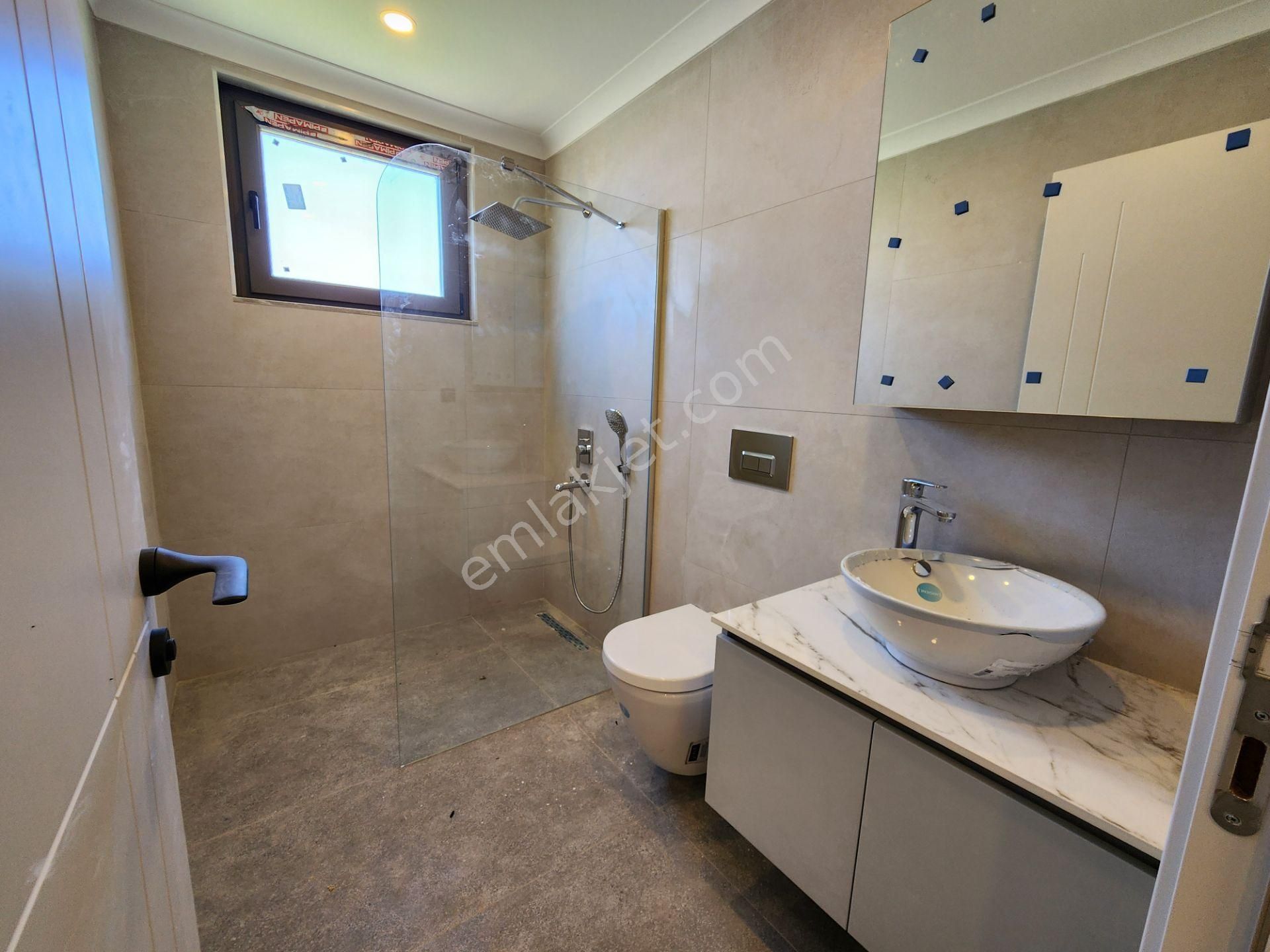 Yeniköy'de 4+1 Havuzlu, Bahçeli Müstakil Kullanımlı 250 M2 Villa - Görsel 12