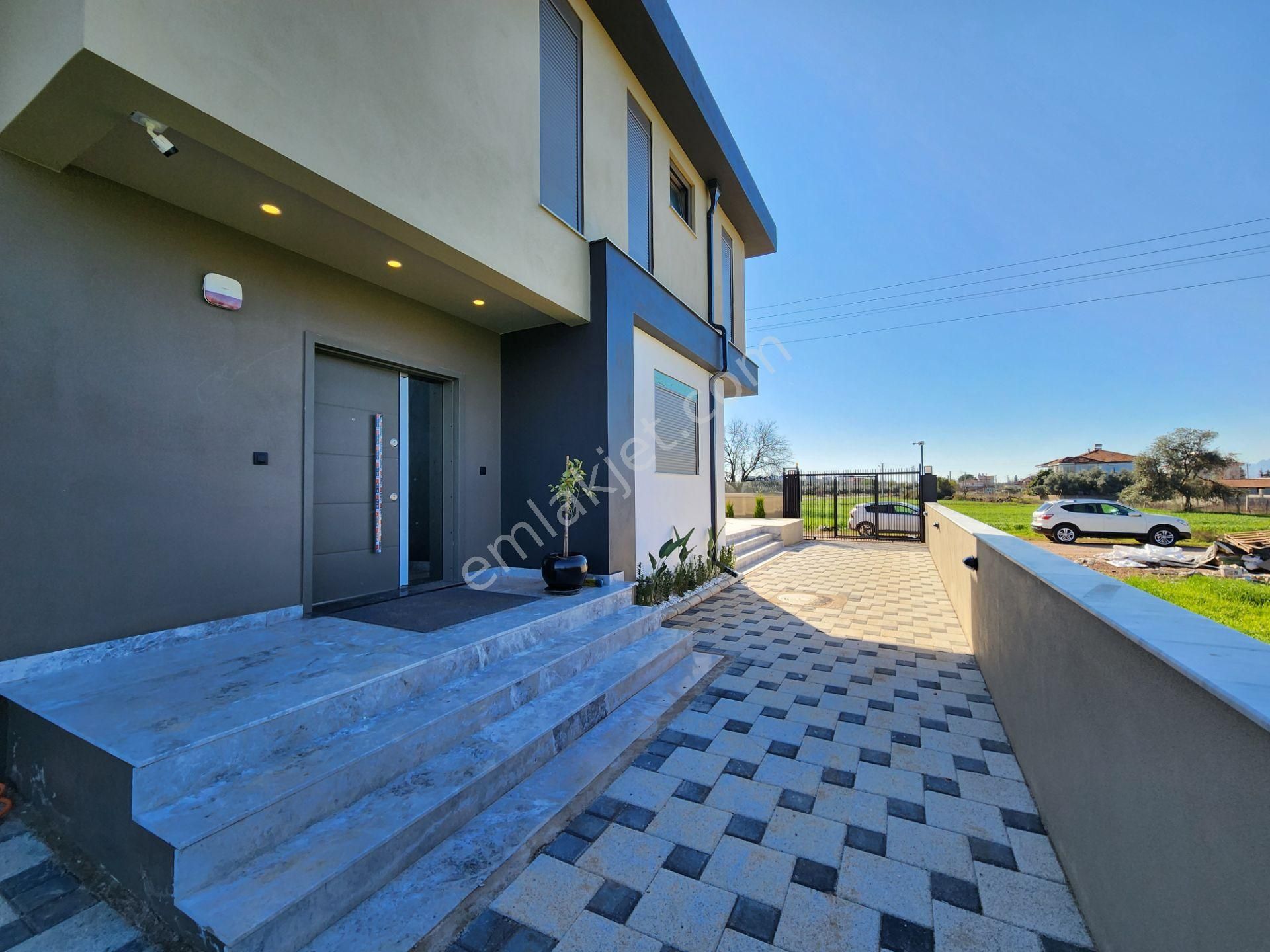 Yeniköy'de 4+1 Havuzlu, Bahçeli Müstakil Kullanımlı 250 M2 Villa - Görsel 3