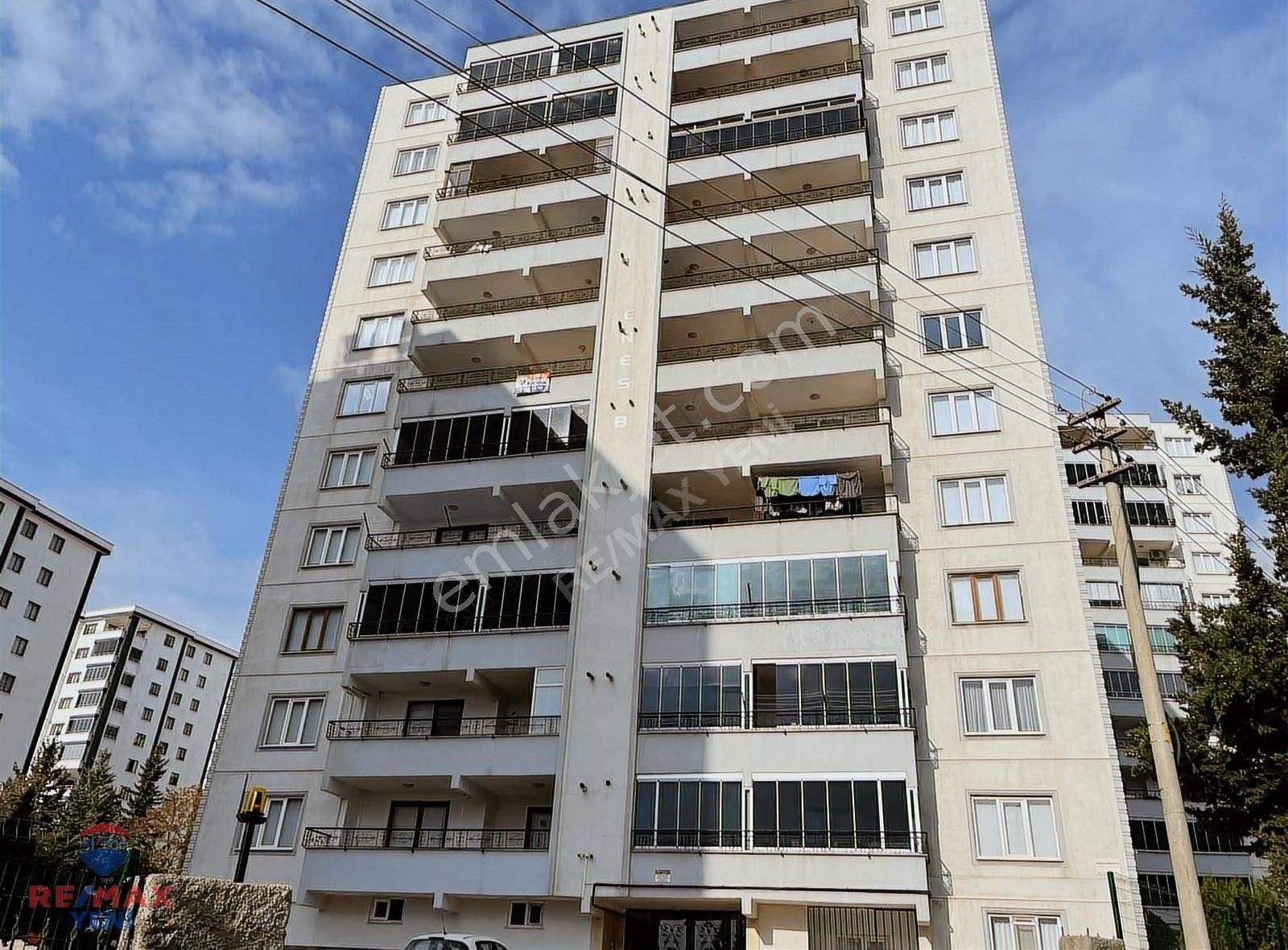 Onikişubat Hürriyet Satılık Daire REMAX YENİ'DEN HÜRRİYET MAHALLESİNDE 4+1 GENİŞ SATILIK DAİRE