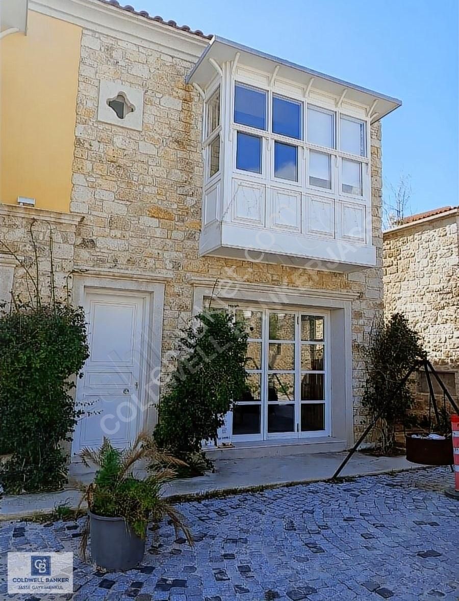 Çeşme Alaçatı Satılık Villa ÇEŞME ALAÇATI'DA SATILIK TAŞ VİLLA OTEL OLMAYA MÜSAİT