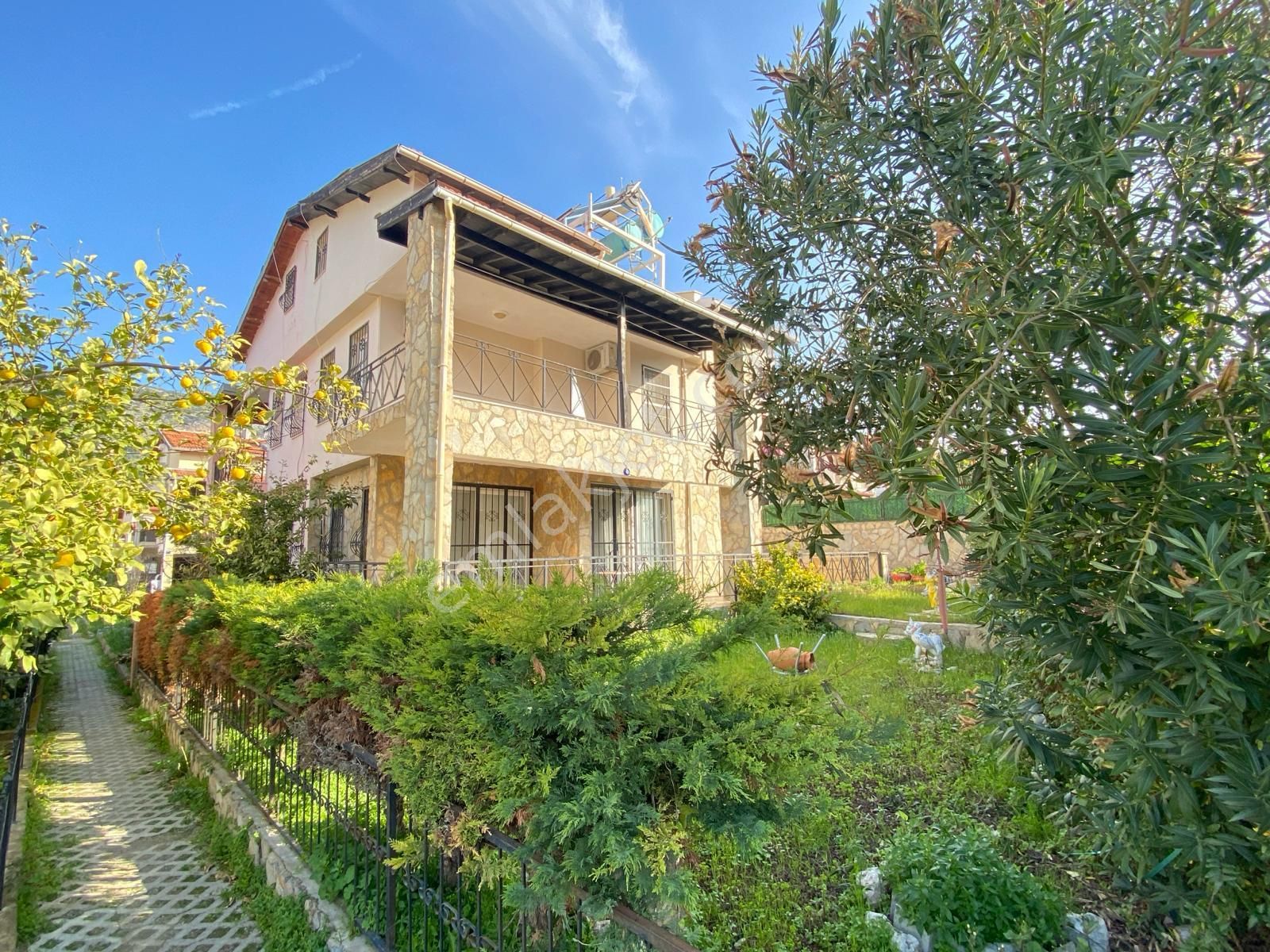 Kuşadası Yavansu Satılık Villa SİTE İÇERİSİNDE  4+1 SATILIK TRİPLEKS 