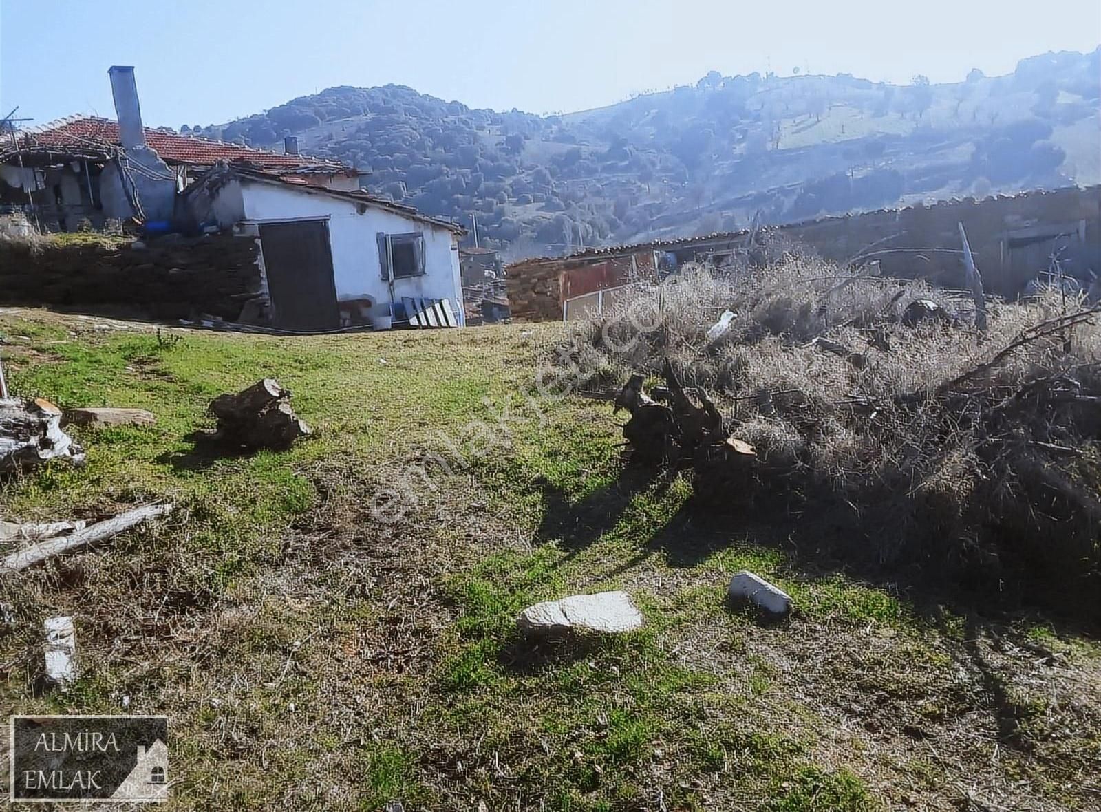 Kula Gökdere Satılık Müstakil Ev KULA GÖKDERE KÖYÜ İÇİNDE İKİ TANE MÜSTAKİL EVLERİ VE ARSALARI