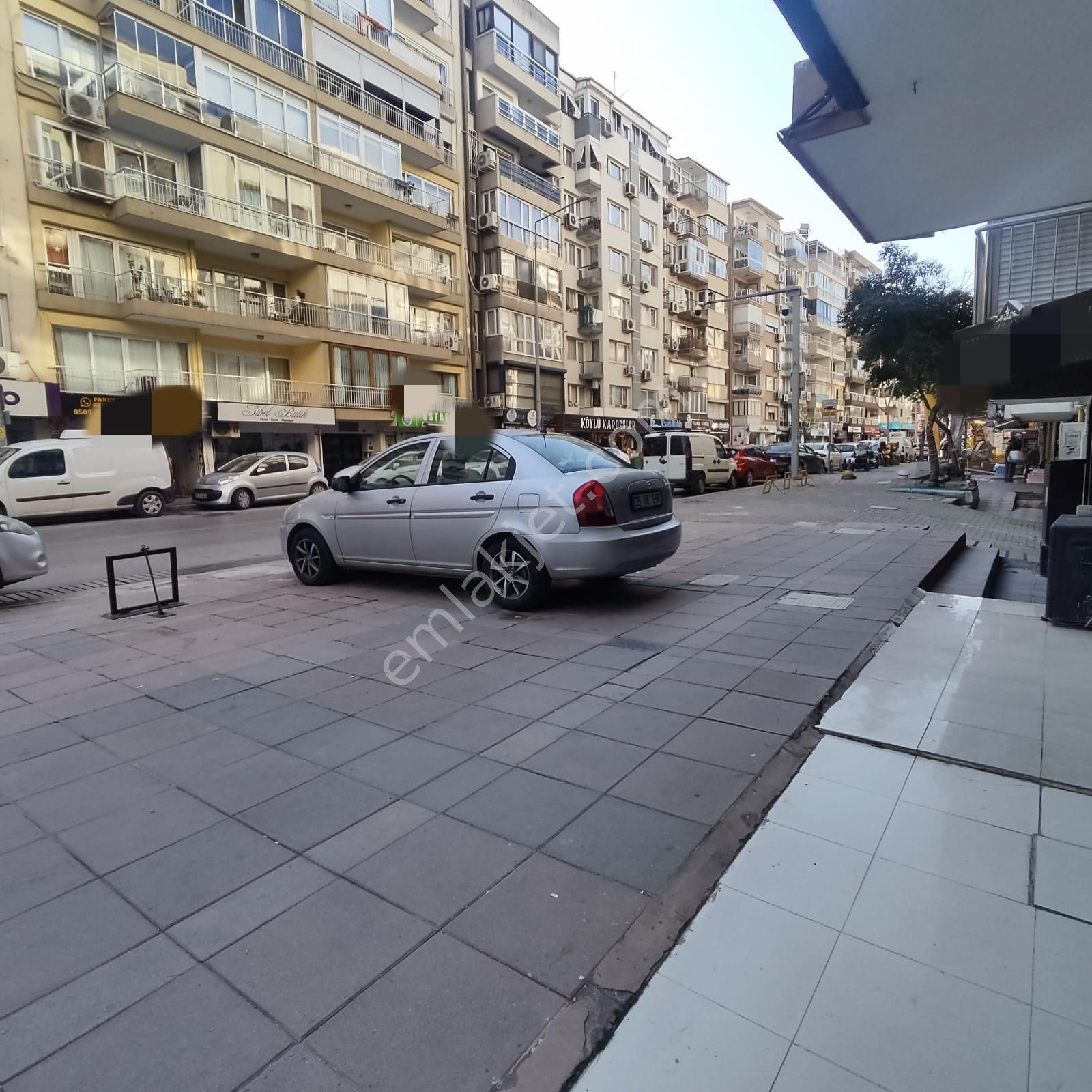 Konak Göztepe Devren Dükkan & Mağaza Göztepe De Mithatpaşa Cad Üzeri Devren Giyim Mağzası