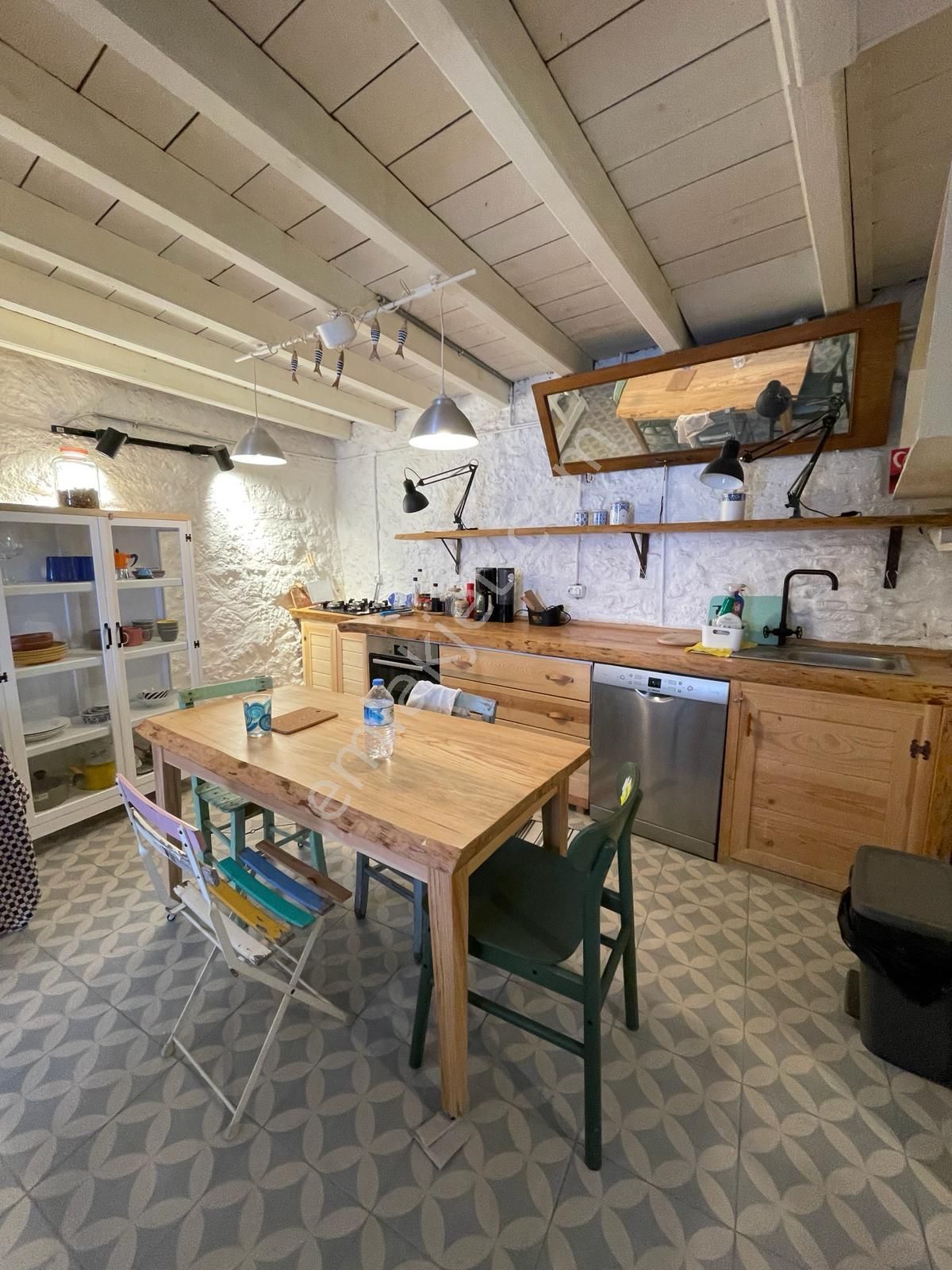 Ayvada'dan Ayvalık Merkez'de Teraslı 2 Katlı Taş Rum Evi - Görsel 9