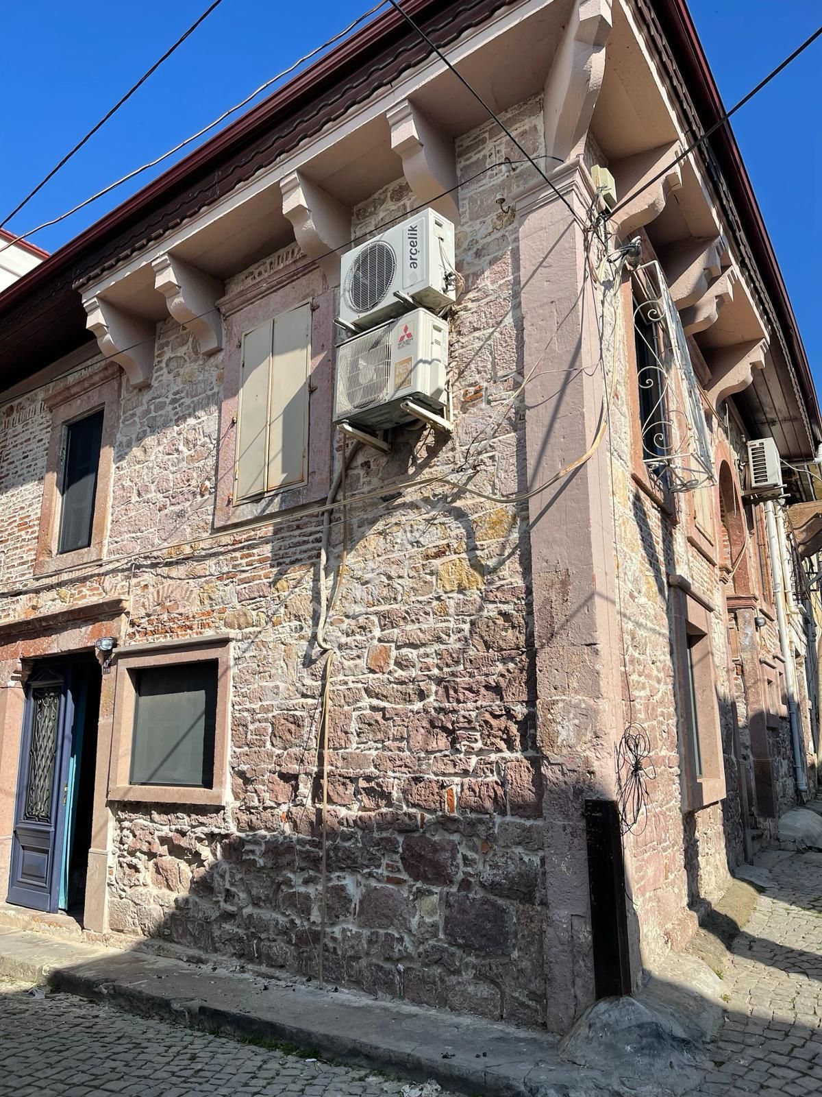 Ayvada'dan Ayvalık Merkez'de Teraslı 2 Katlı Taş Rum Evi - Görsel 3