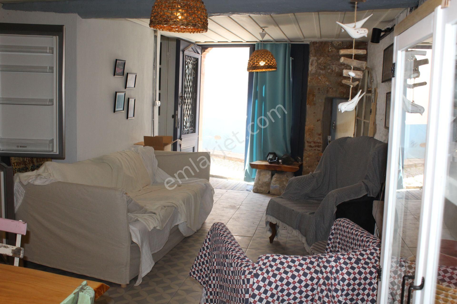 Ayvada'dan Ayvalık Merkez'de Teraslı 2 Katlı Taş Rum Evi - Görsel 5