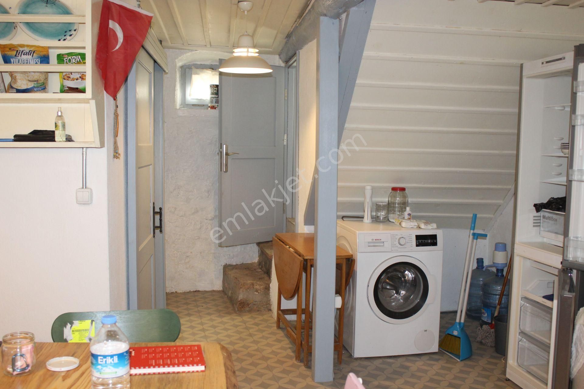 Ayvada'dan Ayvalık Merkez'de Teraslı 2 Katlı Taş Rum Evi - Görsel 15