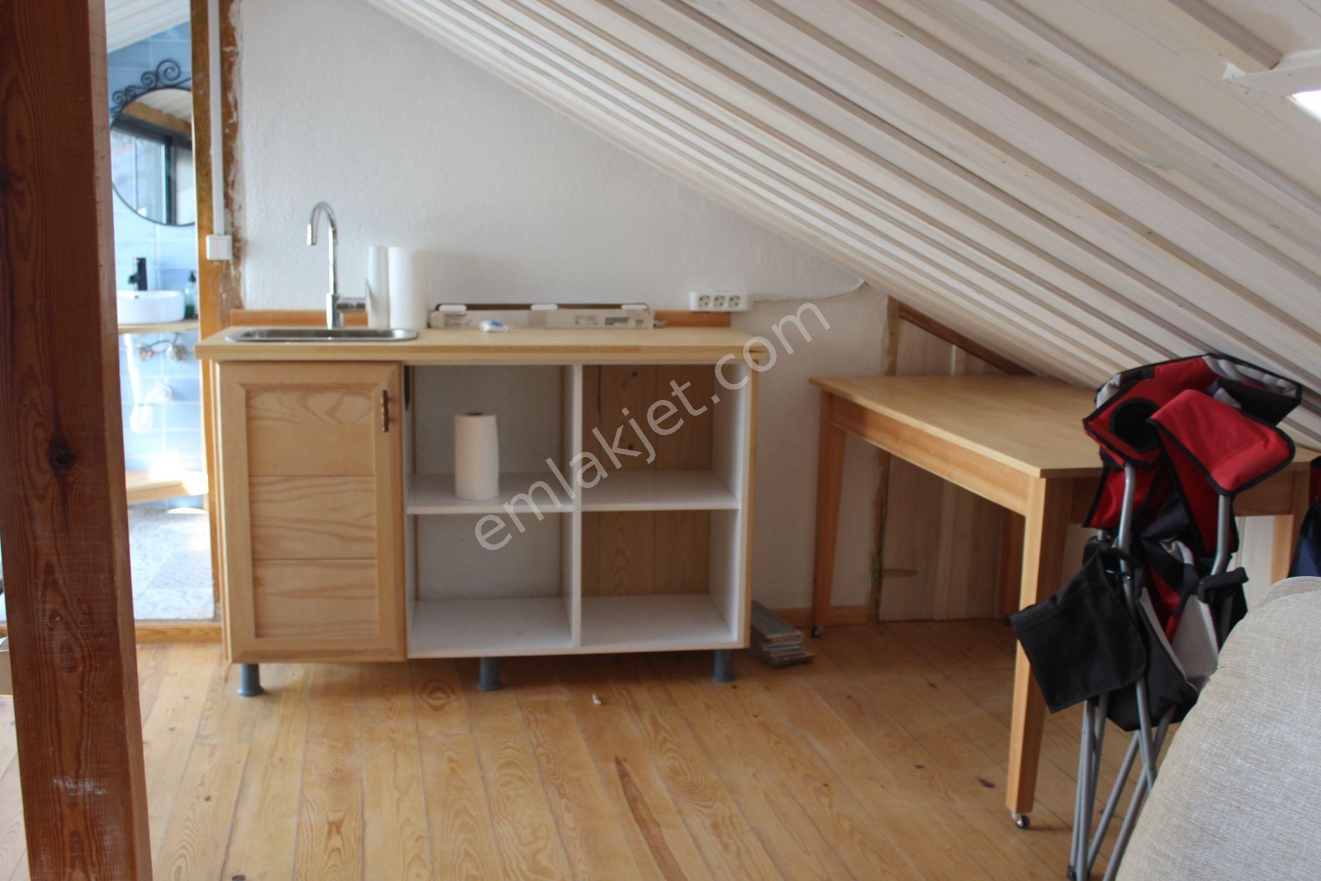 Ayvada'dan Ayvalık Merkez'de Teraslı 2 Katlı Taş Rum Evi - Görsel 33