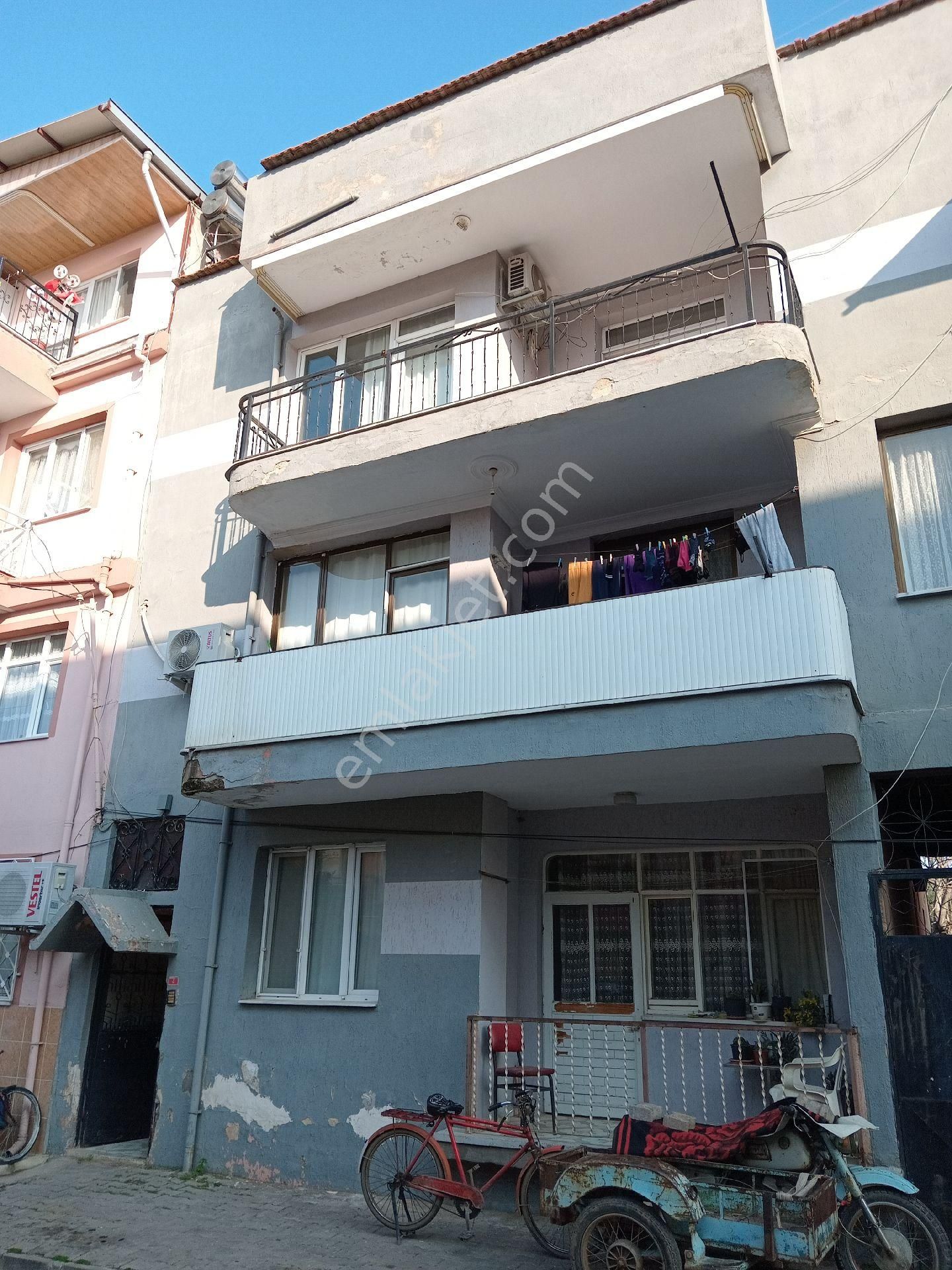 Ahmetli Zafer Satılık Bina Manisa ahmetli zafer mahallesi 3 kat bina satılık 